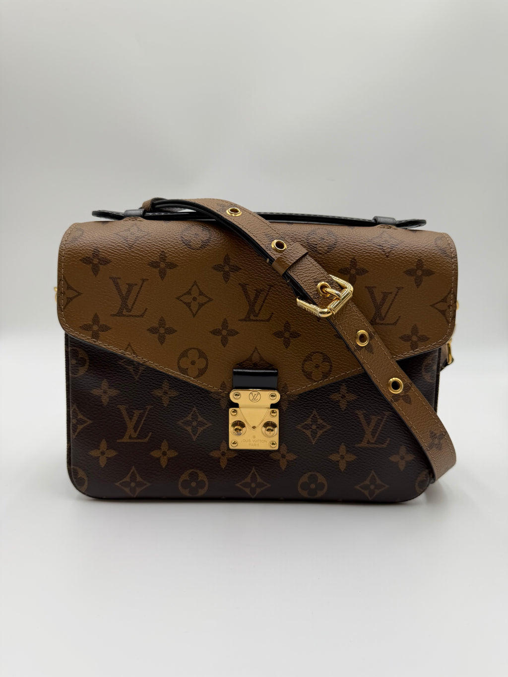 Louis Vuitton Pochette Métis Reverse Monogram