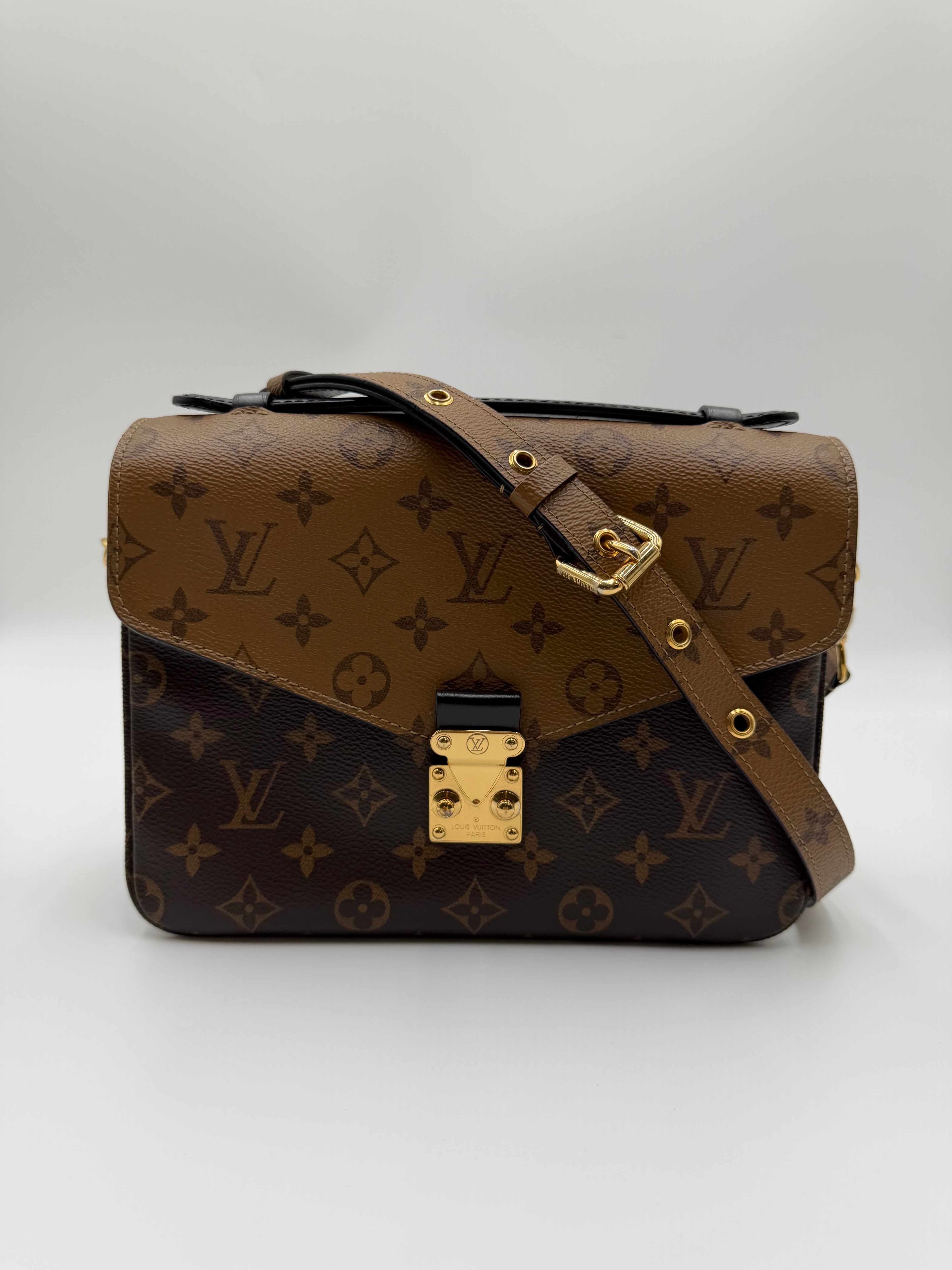 Louis Vuitton Pochette Métis Reverse Monogram
