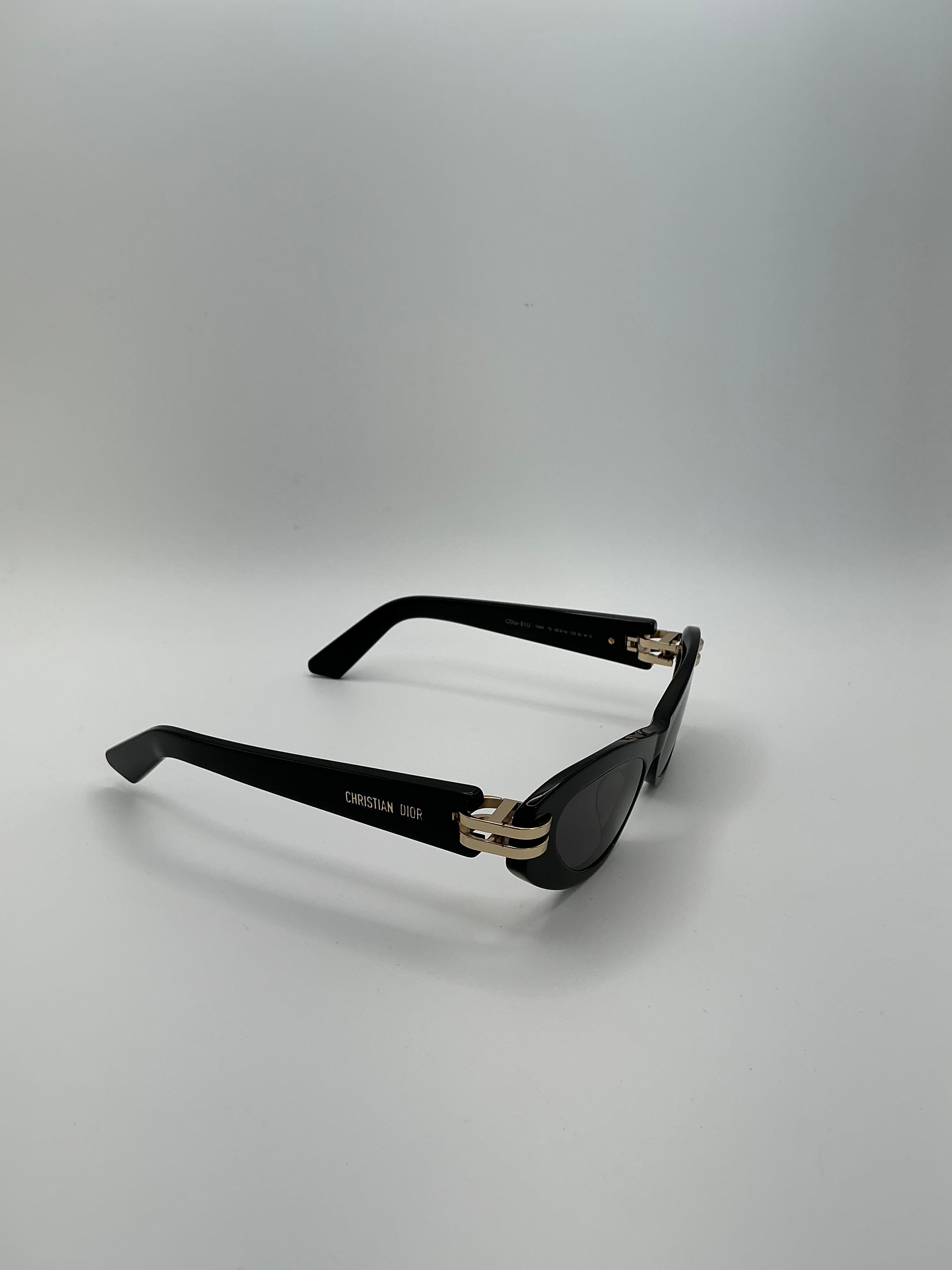 Dior with the CDIOR B1U CD40142U sunglasses