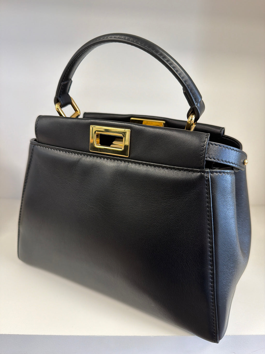 ✨Fendi Peekaboo Iconic Mini✨