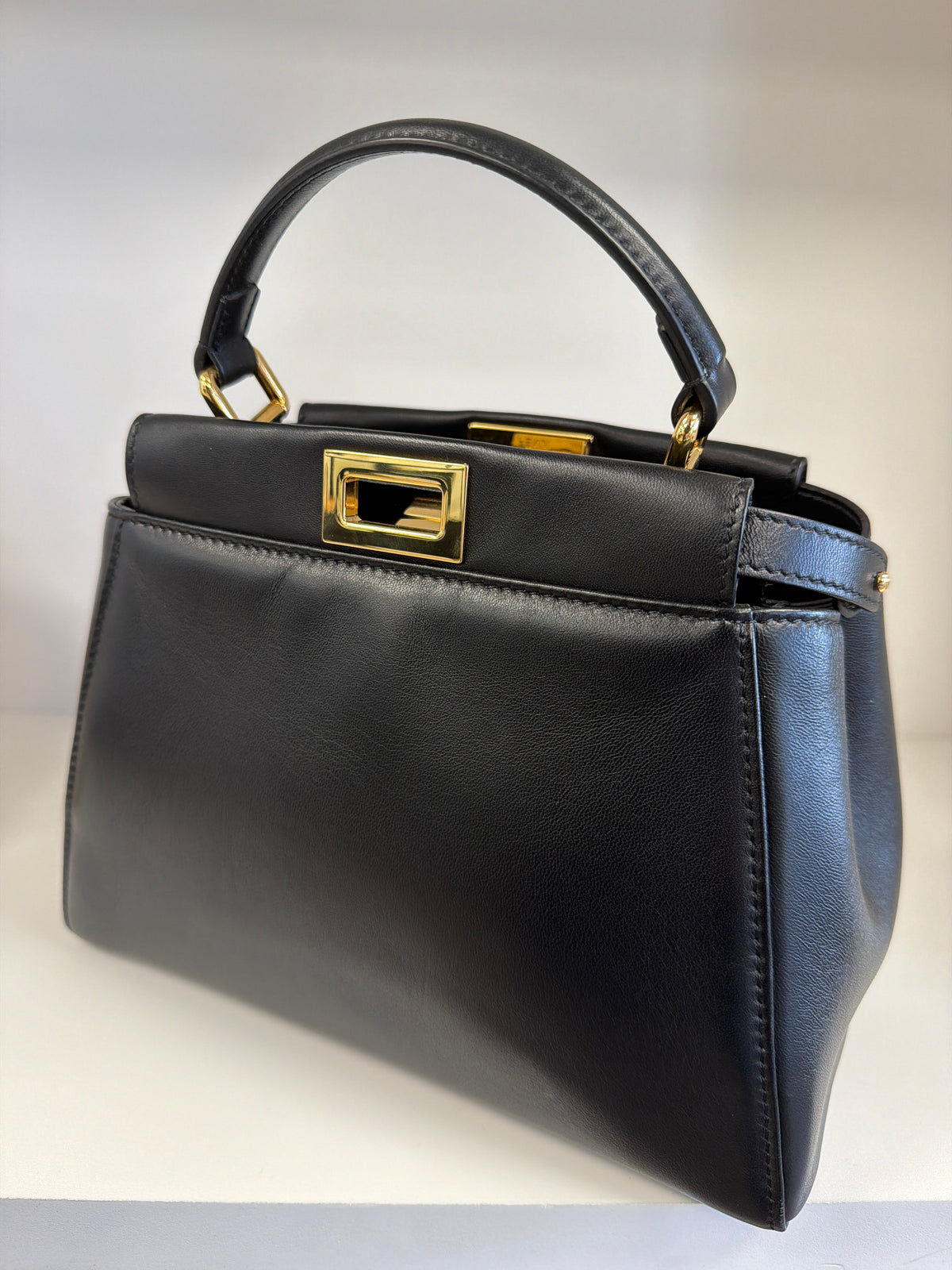 ✨Fendi Peekaboo Iconic Mini✨
