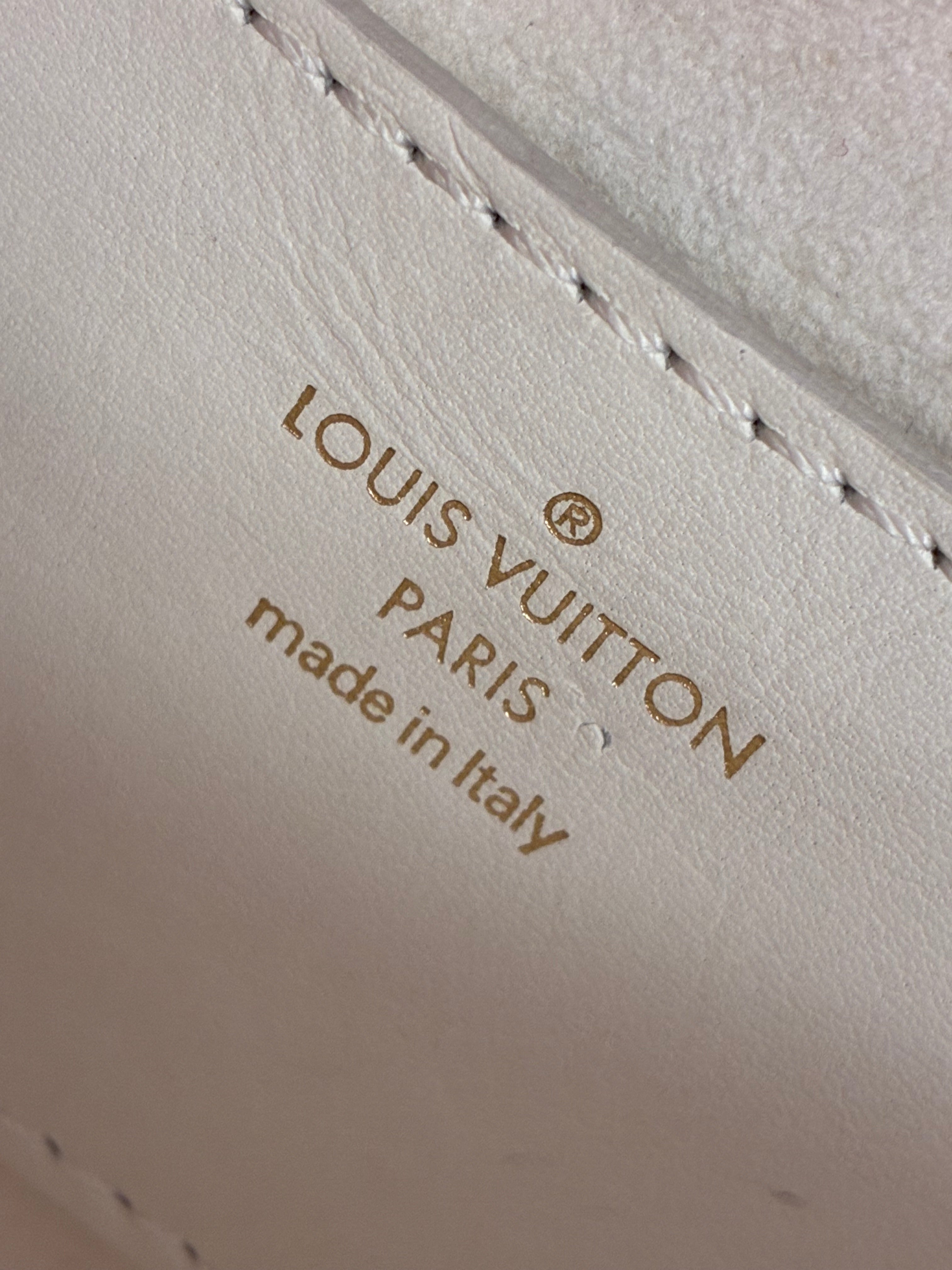 Louis Vuitton Calfskin New Wave Multi Pochette in white quilted leather
