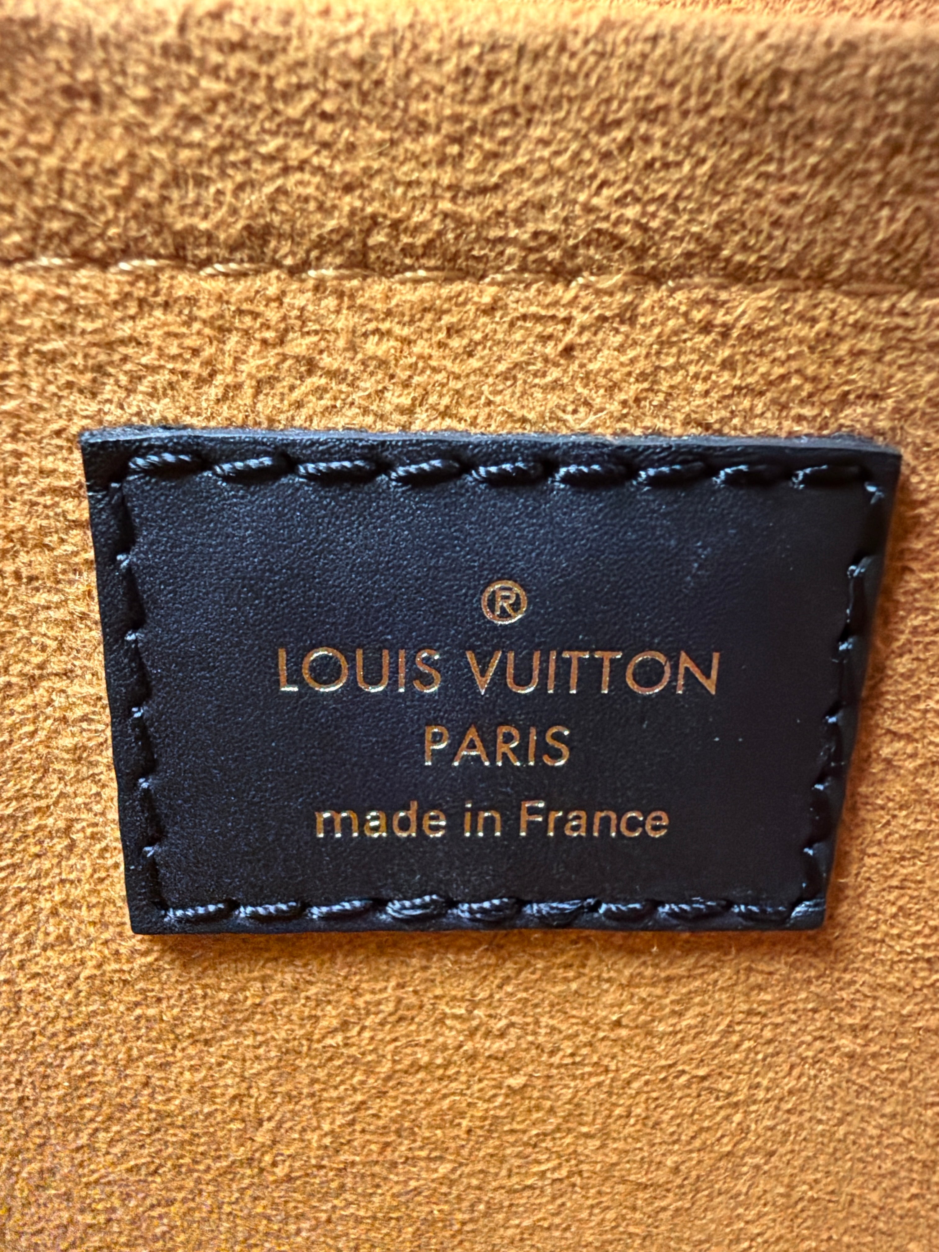 Louis Vuitton On My Side MM Noir - Limited Edition