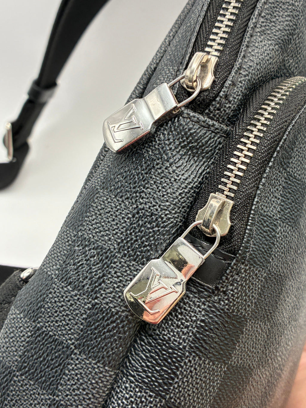Louis Vuitton Slingbag Damier Graphite