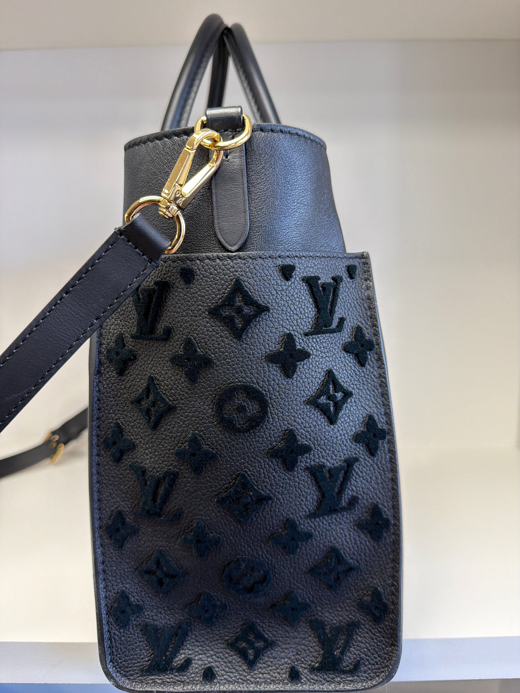 Louis Vuitton On My Side MM Noir - Limited Edition