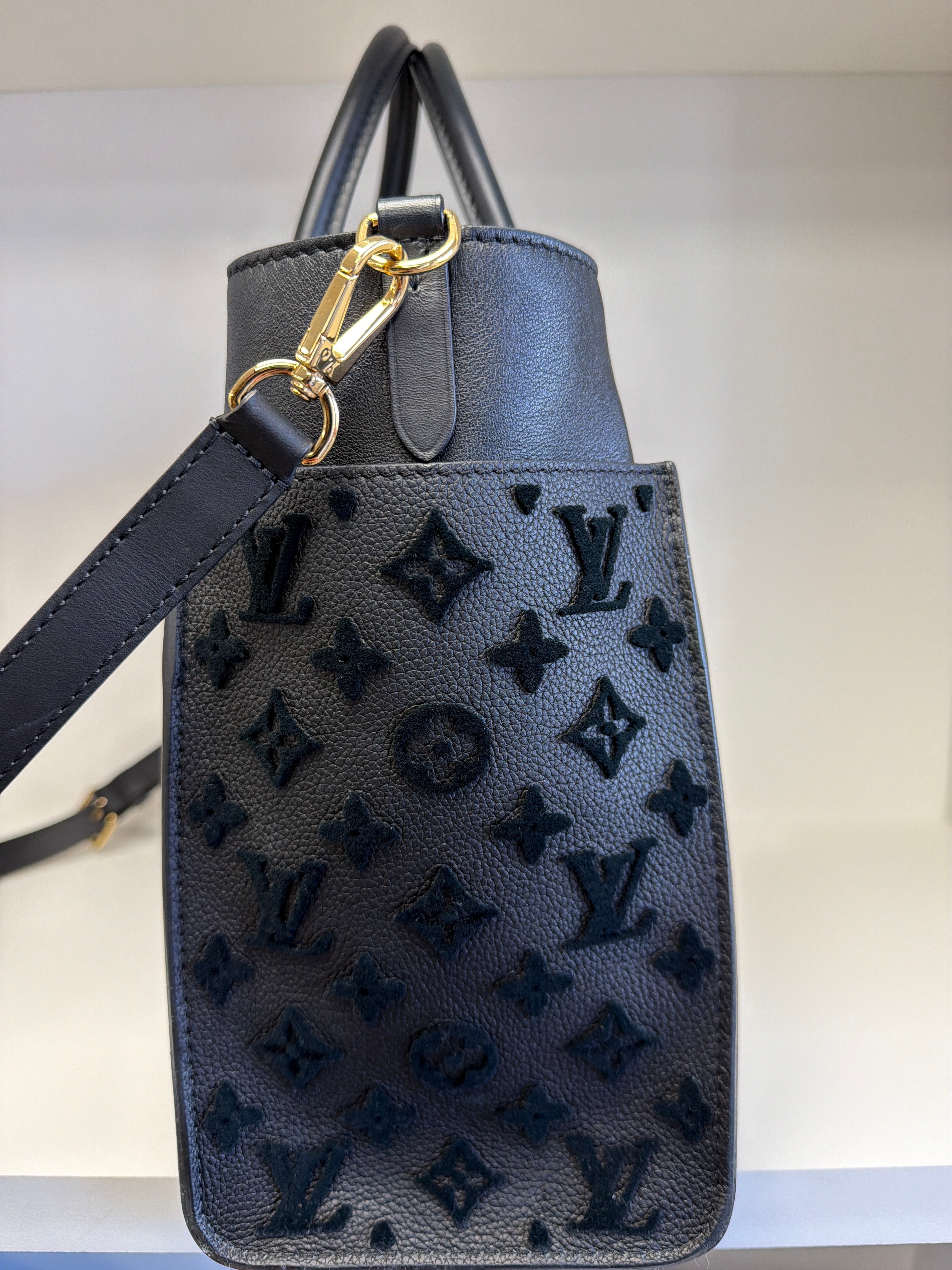 Louis Vuitton On My Side MM Noir - Limited Edition