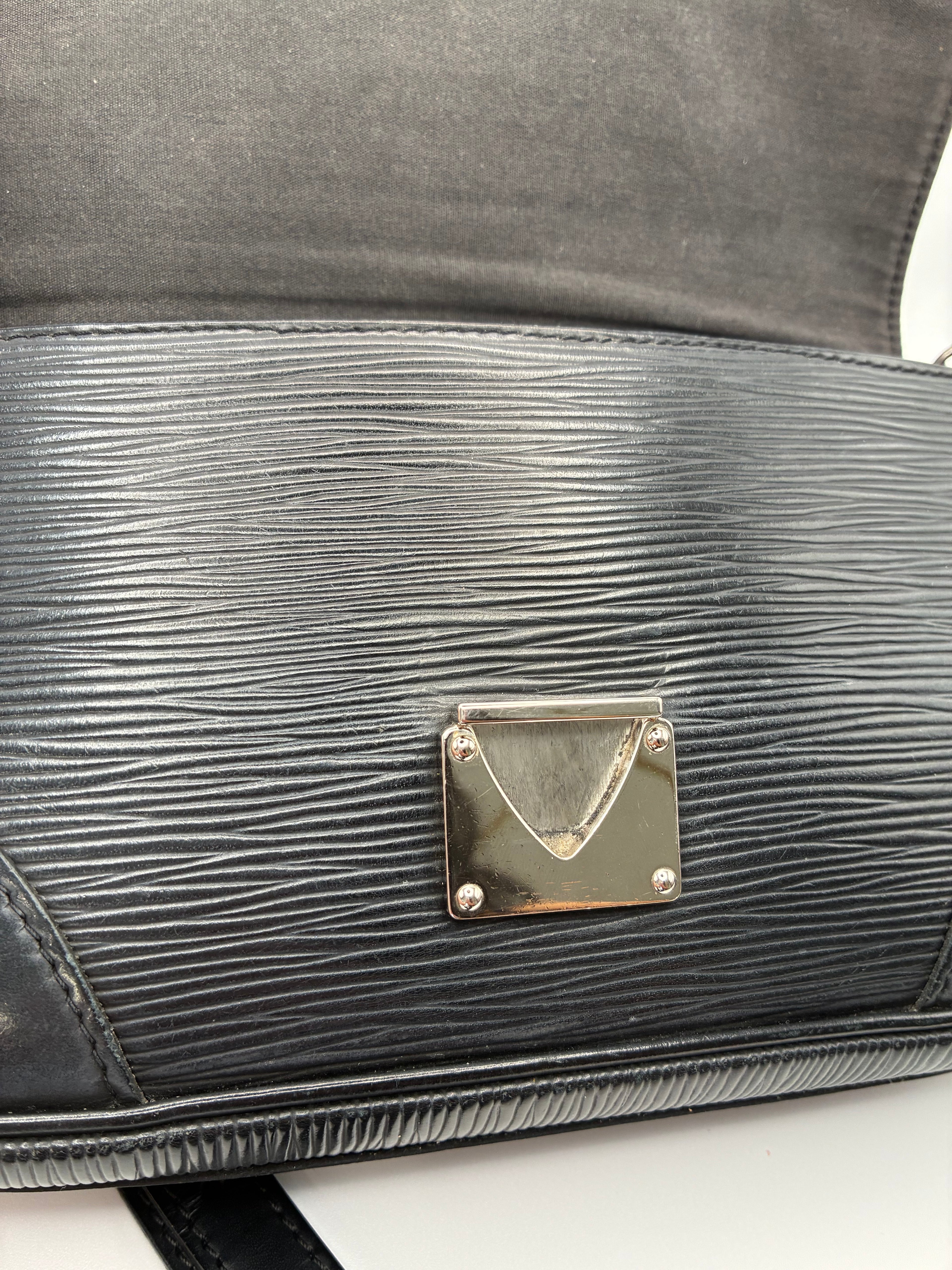 Louis Vuitton Epi Segur Pochette