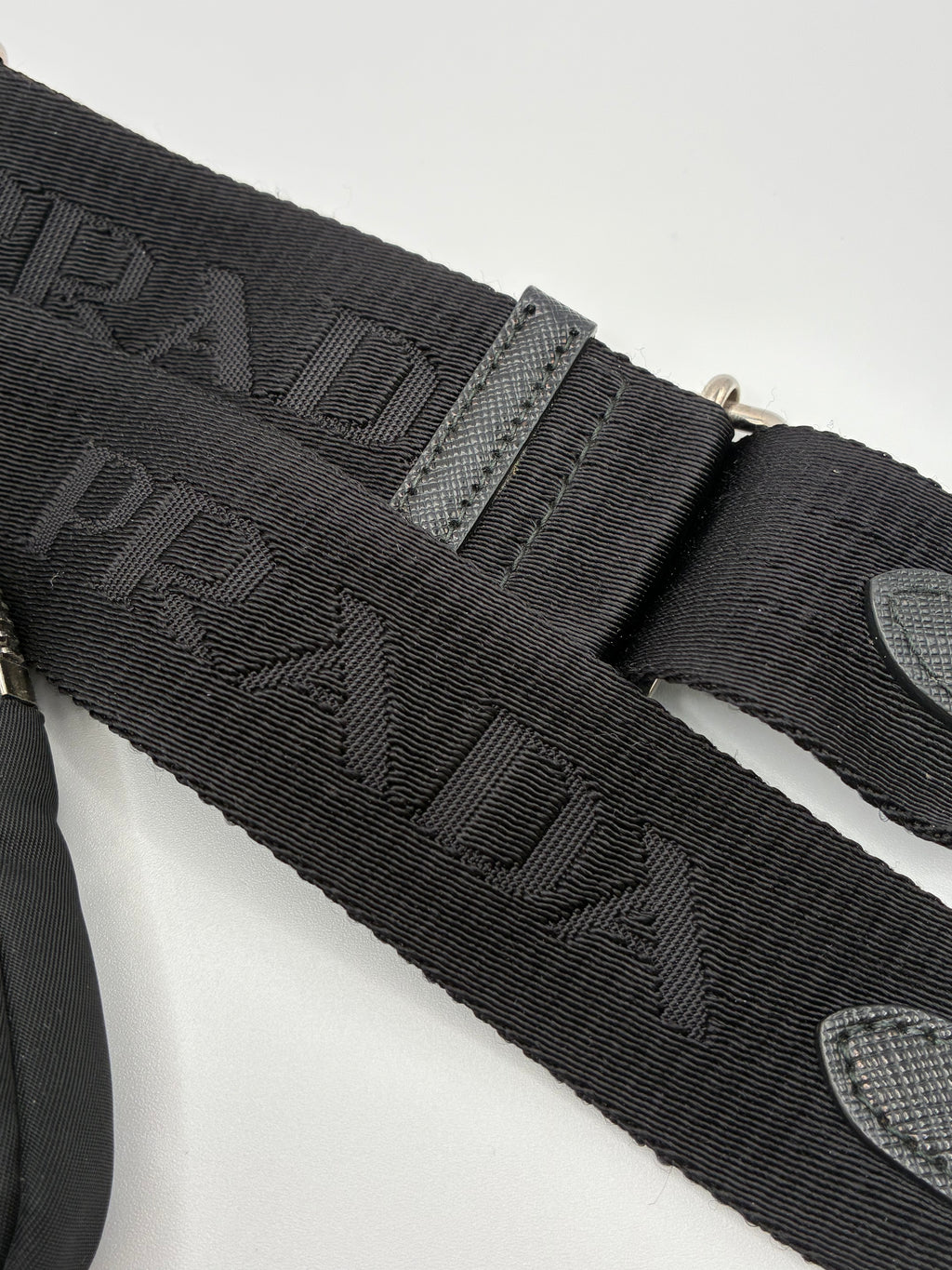 Prada Re-Edition 2005 Black - Like New