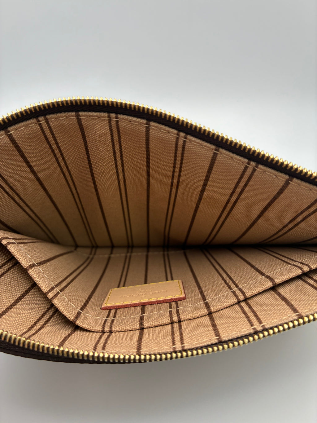 Louis Vuitton Monogram Neverfull Pochette - Tan Interior