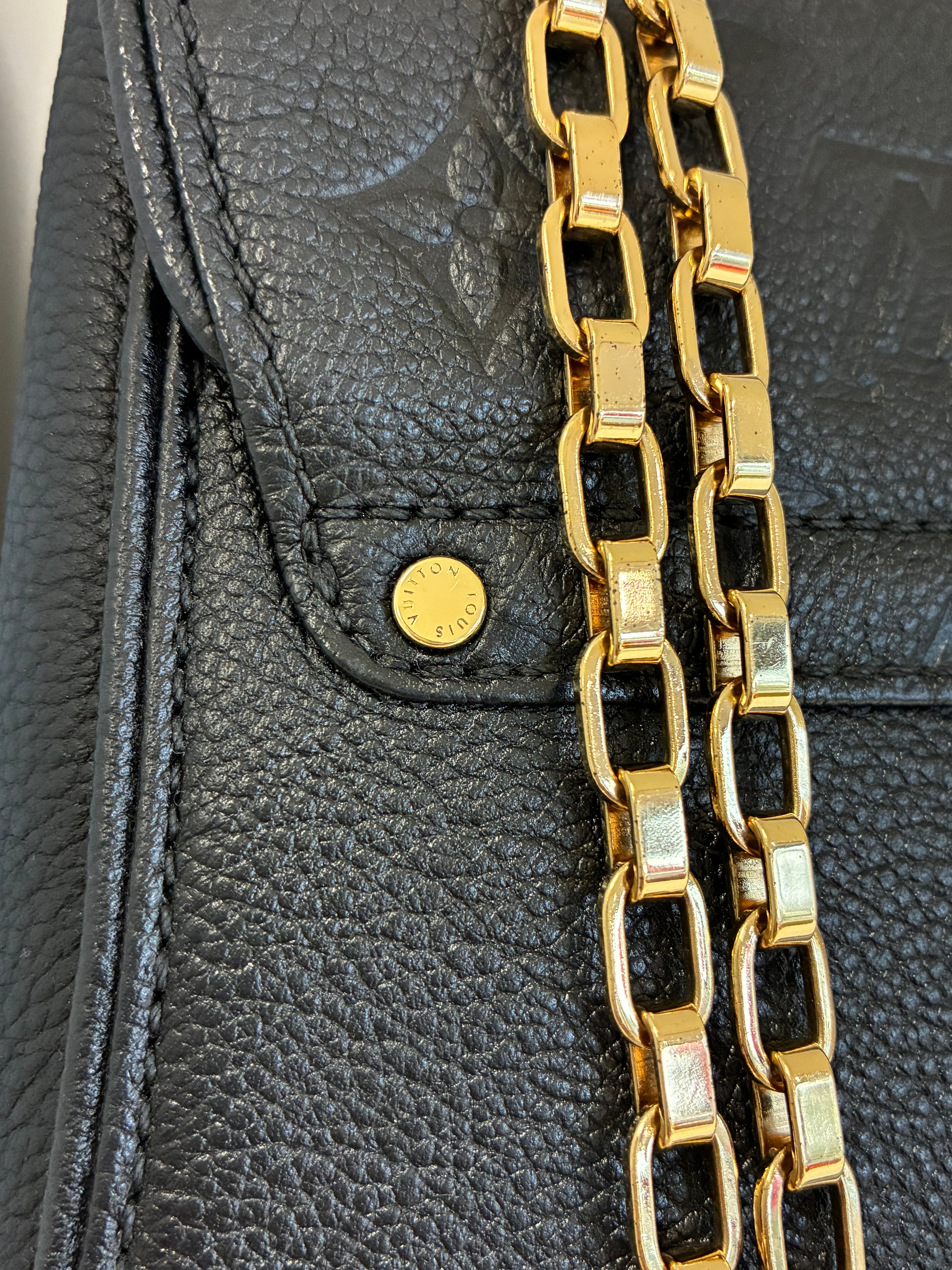 Louis Vuitton: Saint
Germain MM