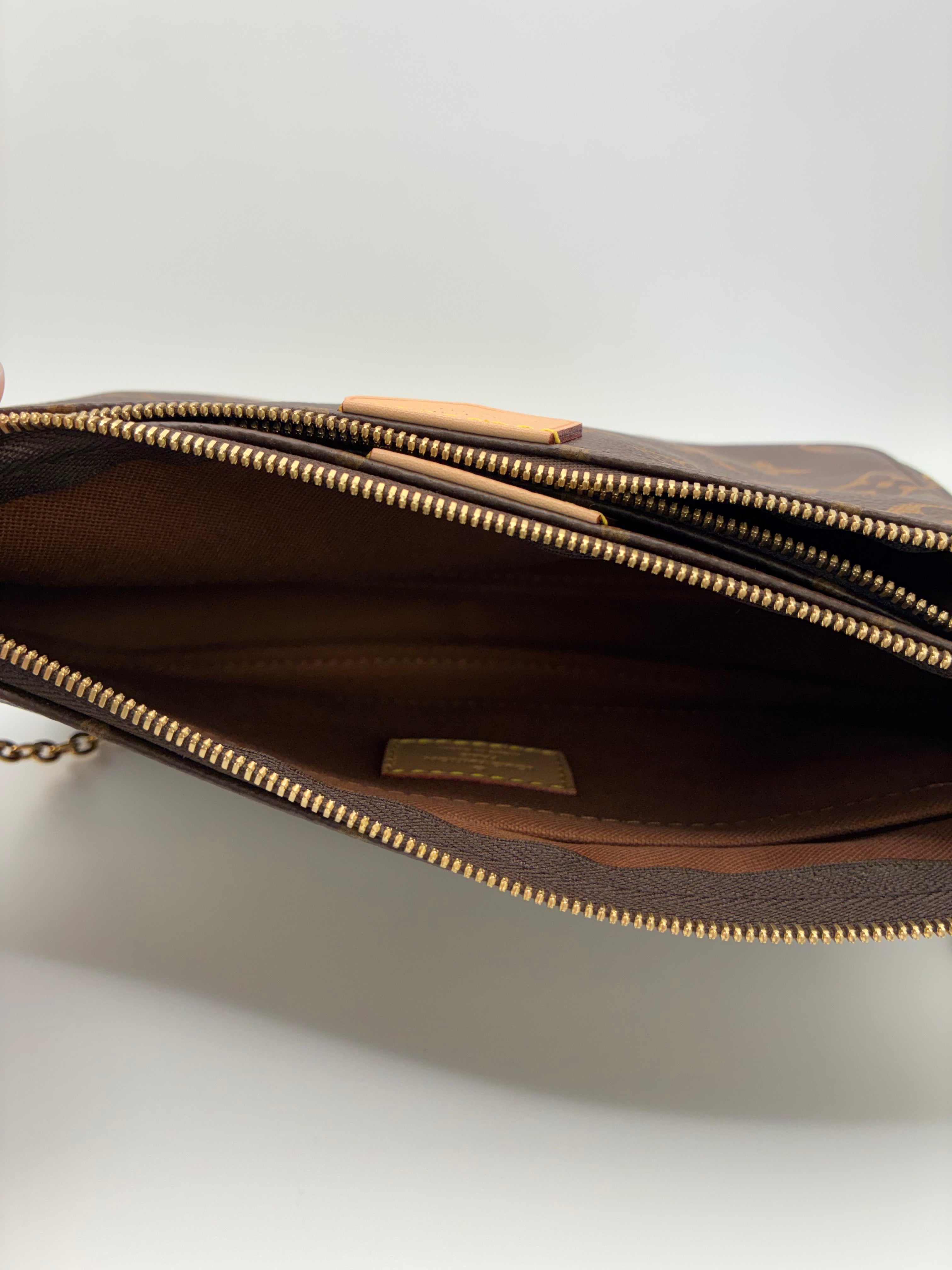 Louis Vuitton - Like new Multi Pochette Accessories - Green Strap