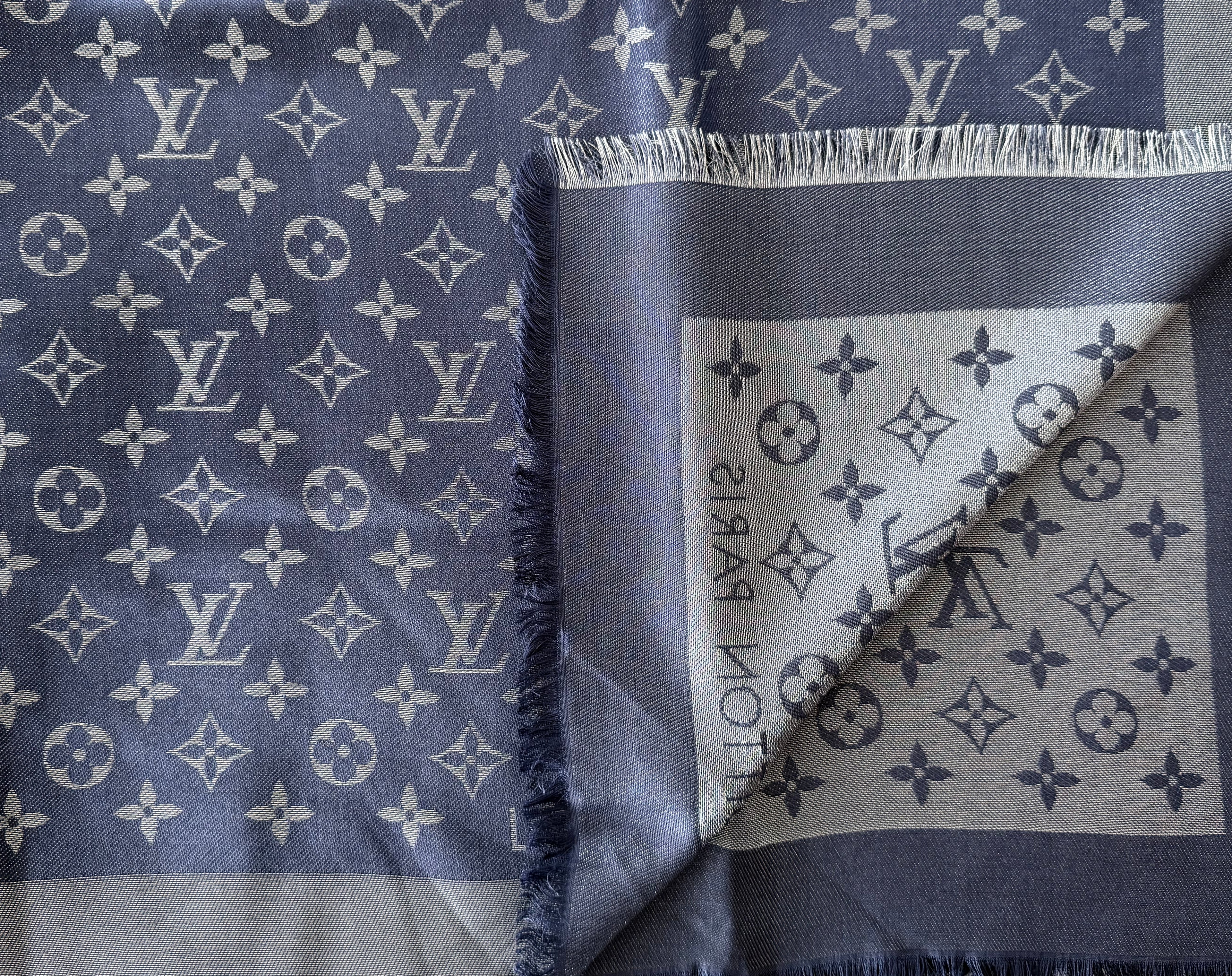 Louis Vuitton So Shine Shawl Blue