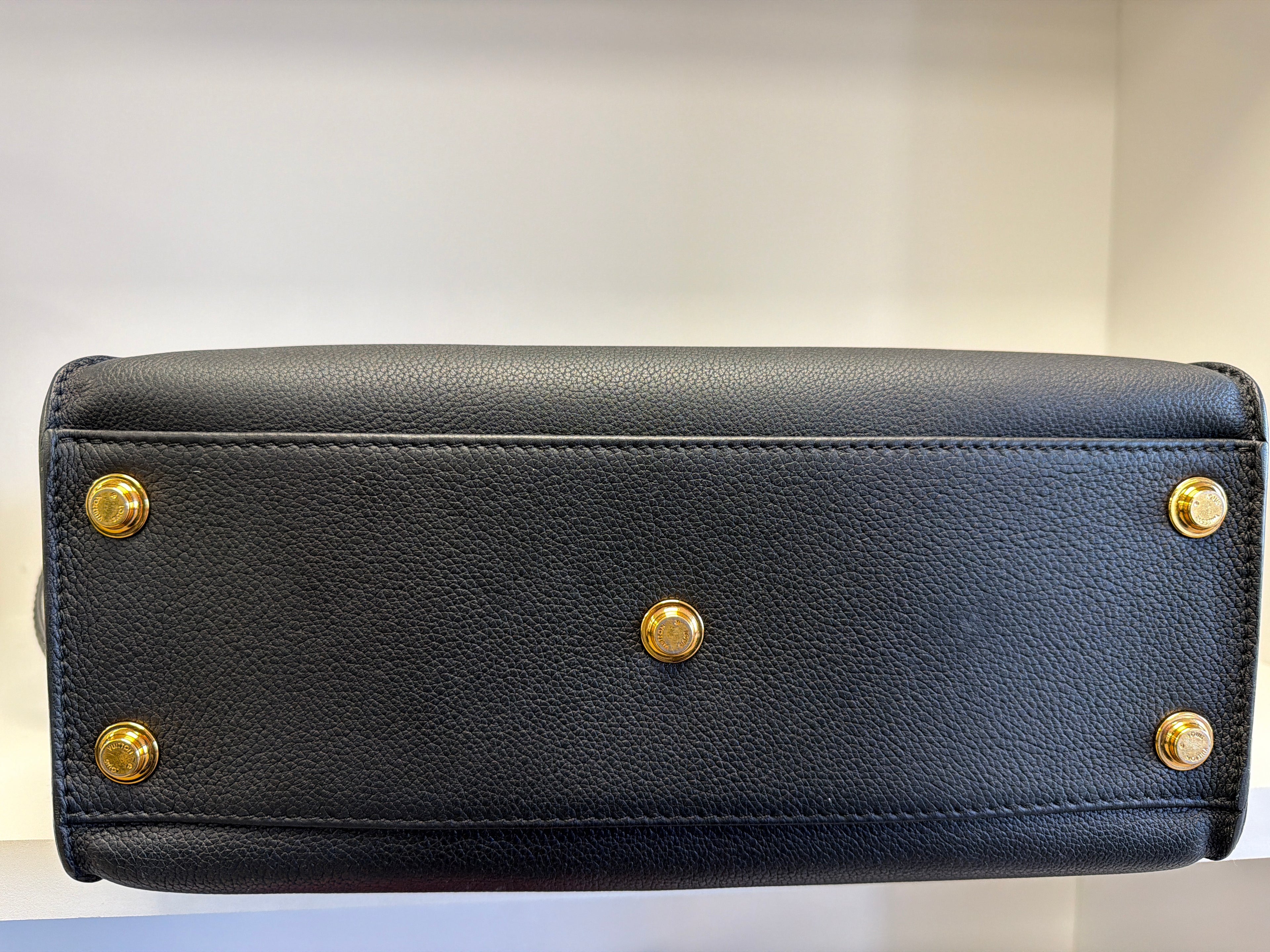 Louis Vuitton On My Side MM Noir - Limited Edition