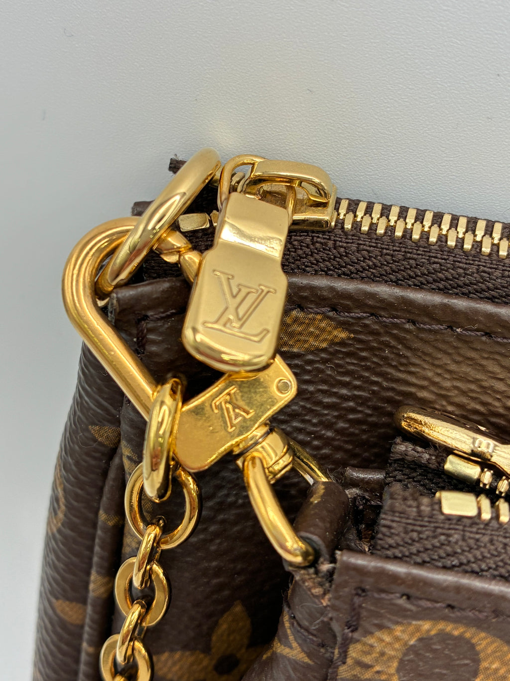 Louis Vuitton - Like new Multi Pochette Accessories - Green Strap