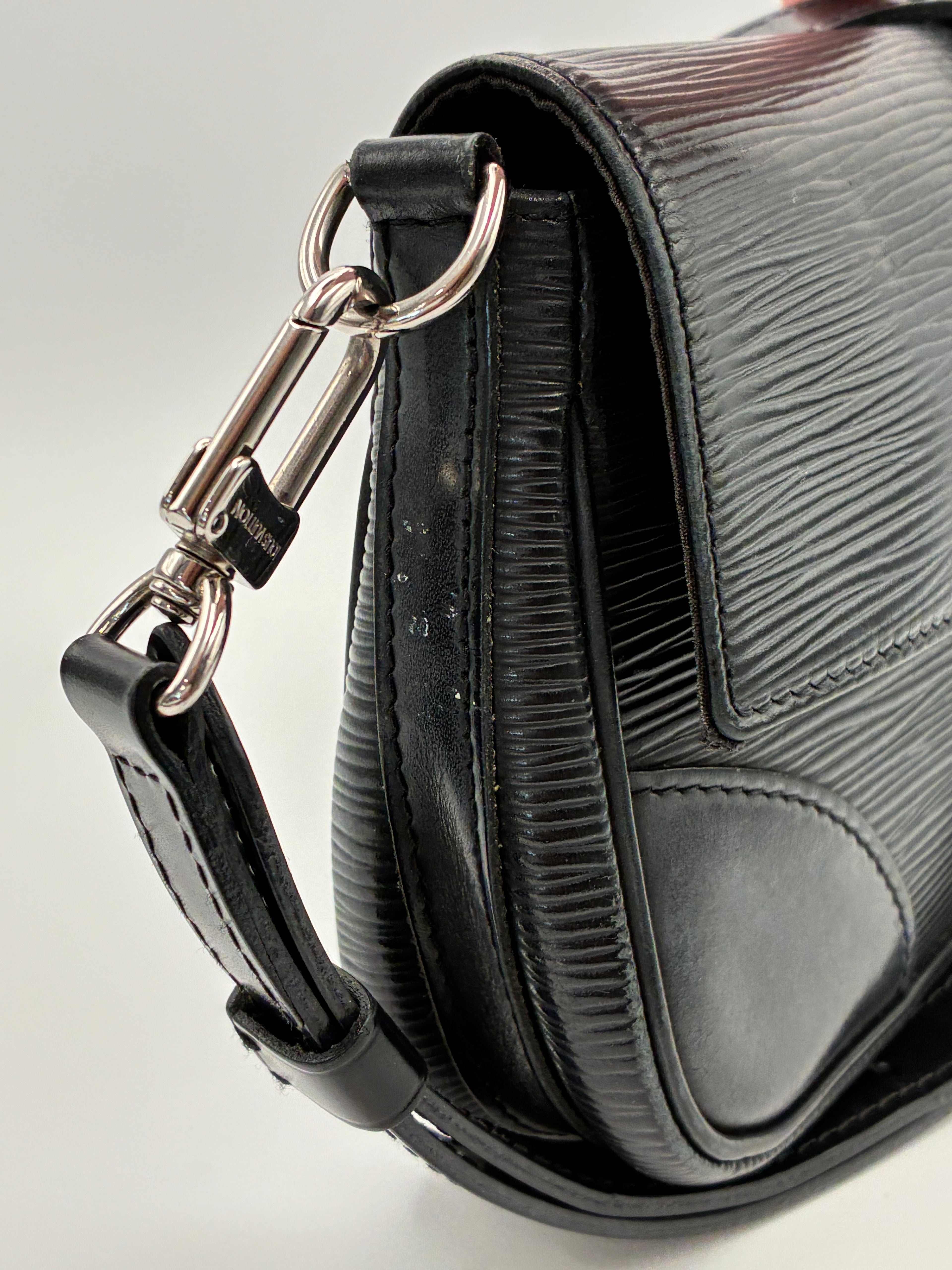 Louis Vuitton Epi Segur Pochette