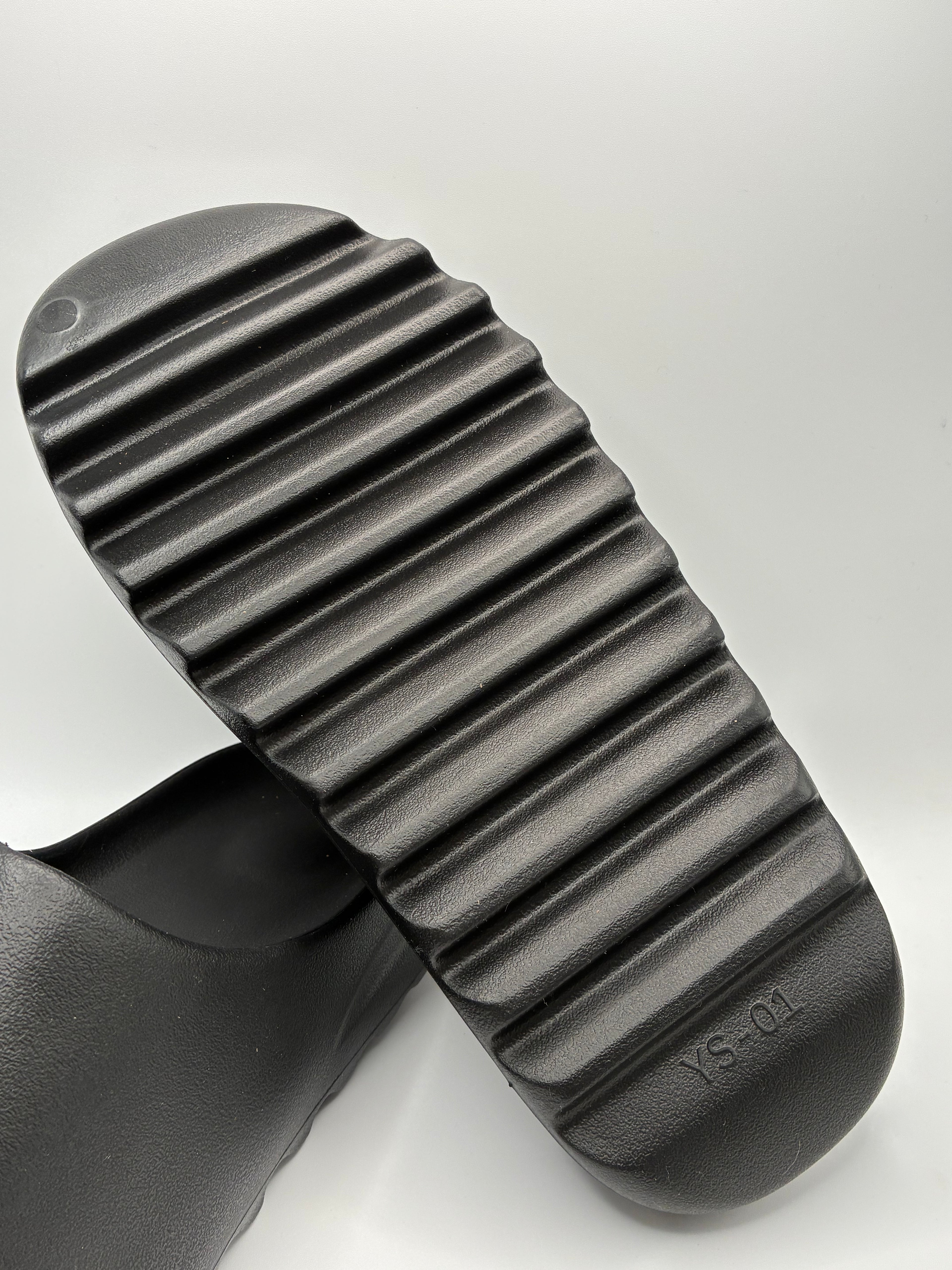 YZY YS-01 Slides Black
