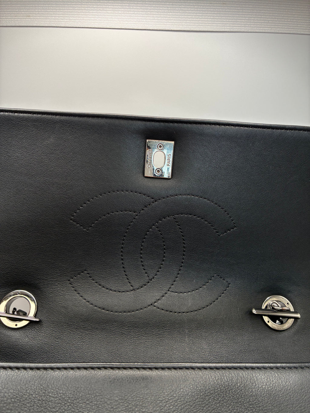 ✨Chanel Trendy CC Medium Top Handle Flap Bag in Black Calfskin✨