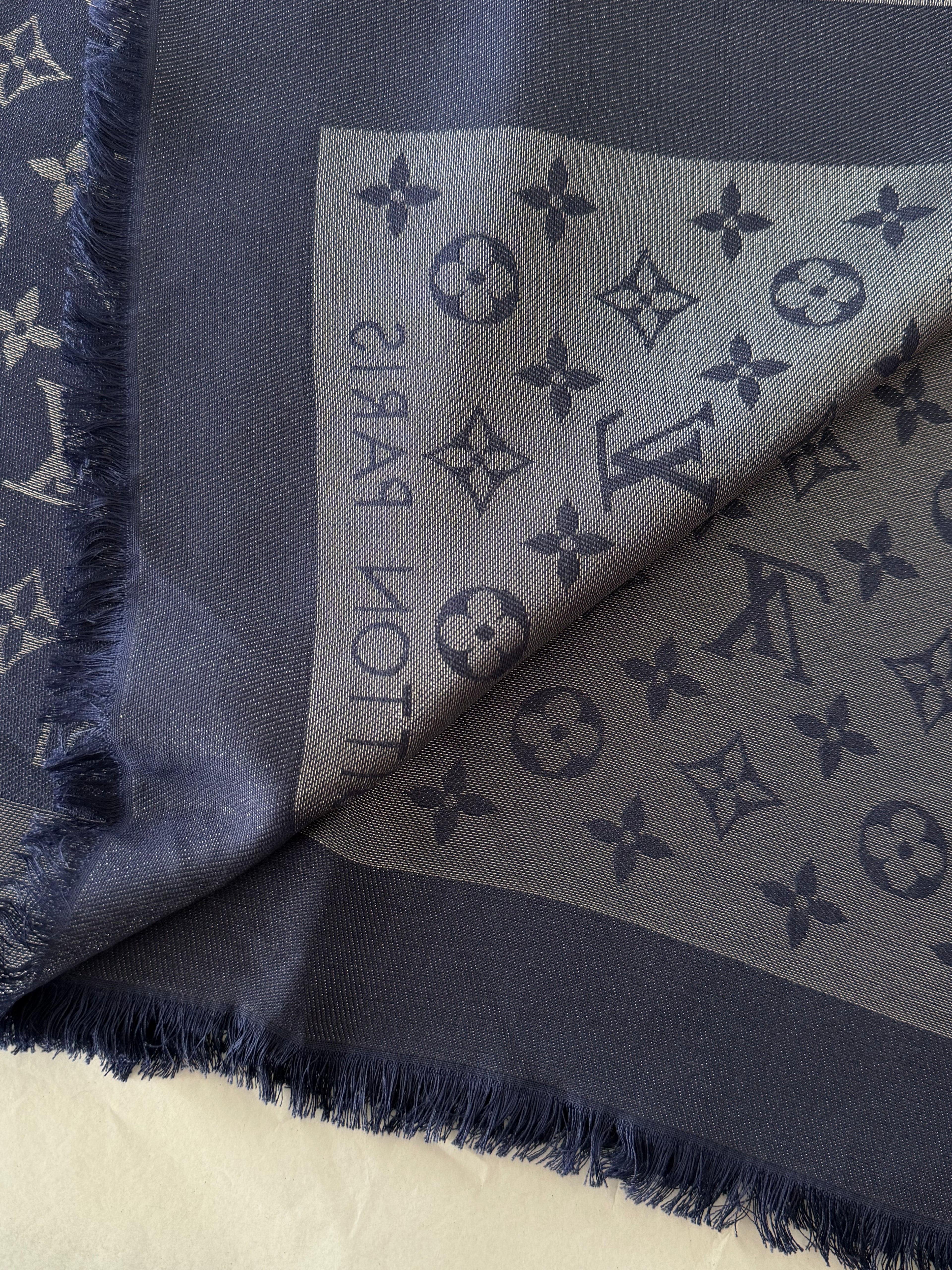 Louis Vuitton So Shine Shawl Blue