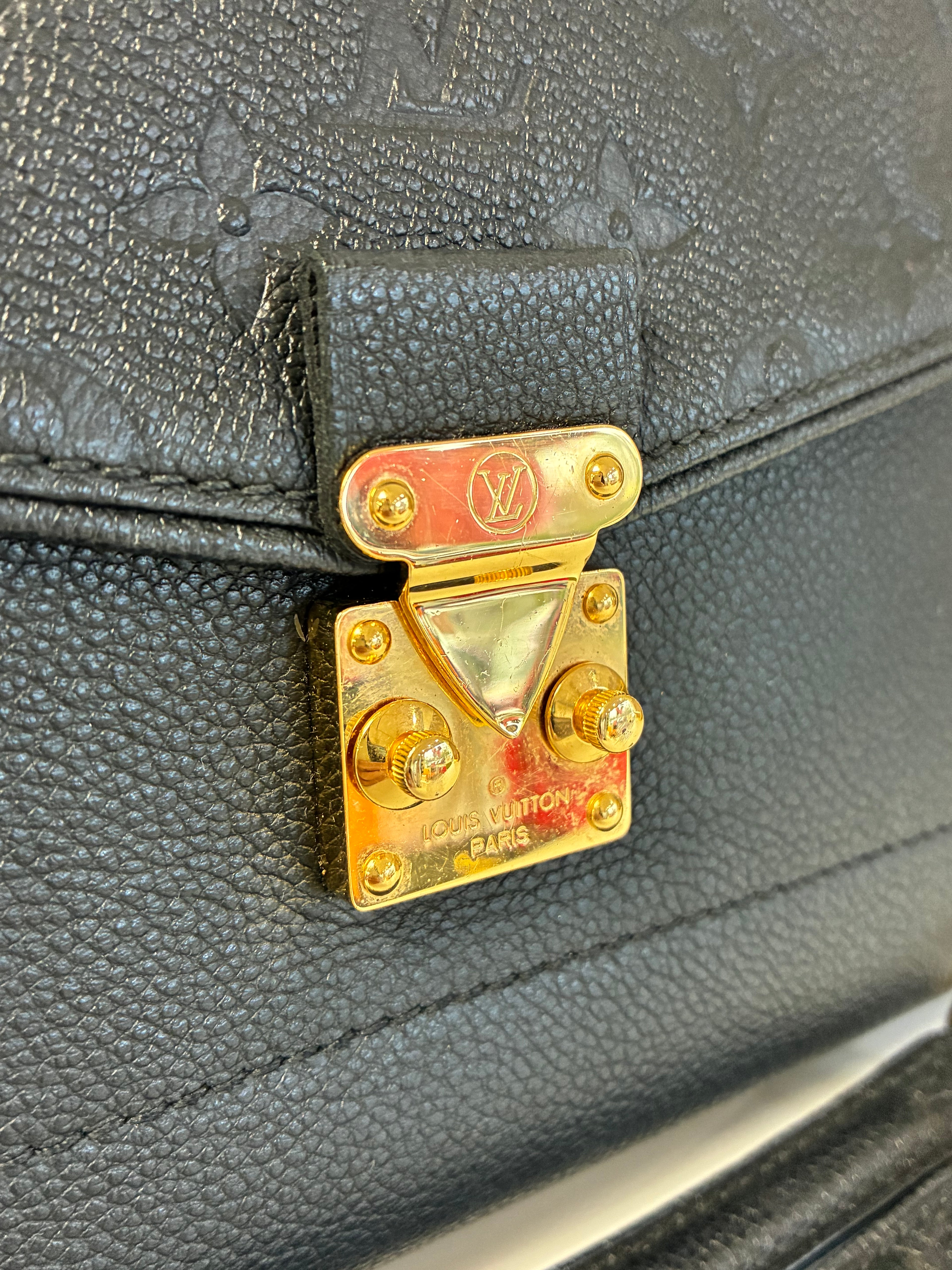 Louis Vuitton: Saint
Germain MM