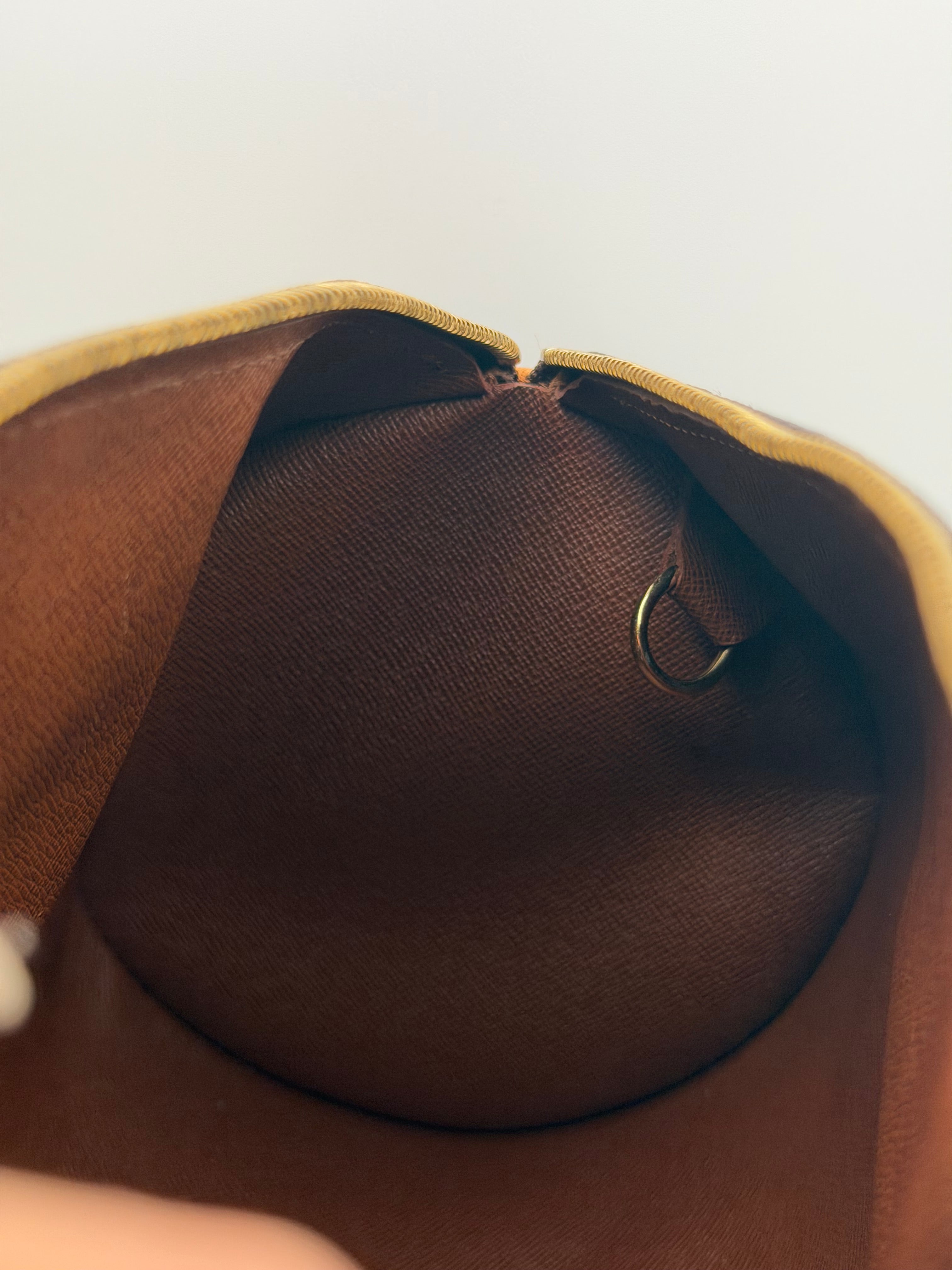 Louis Vuitton Papillon 30
Monogram