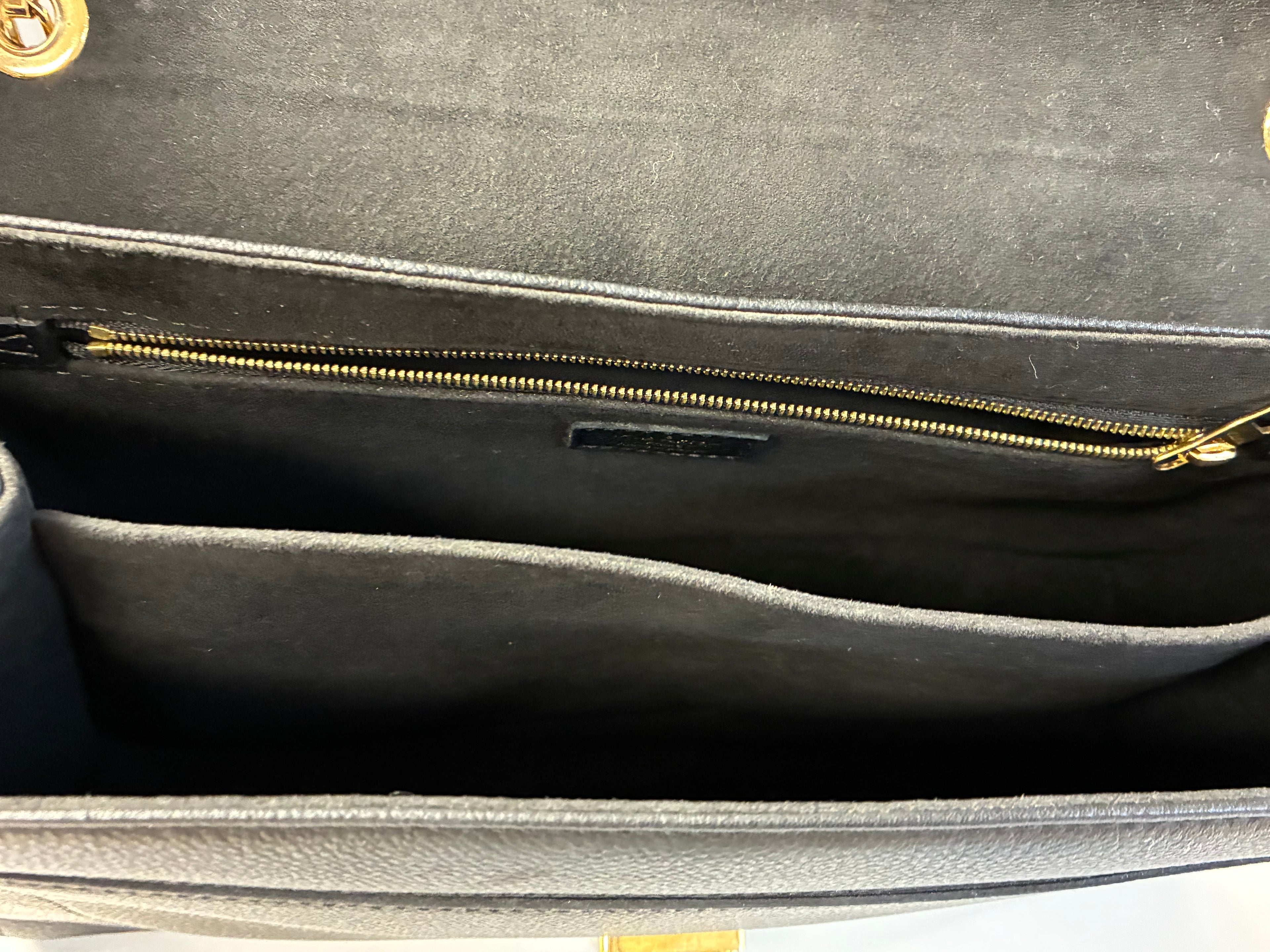 Louis Vuitton: Saint
Germain MM