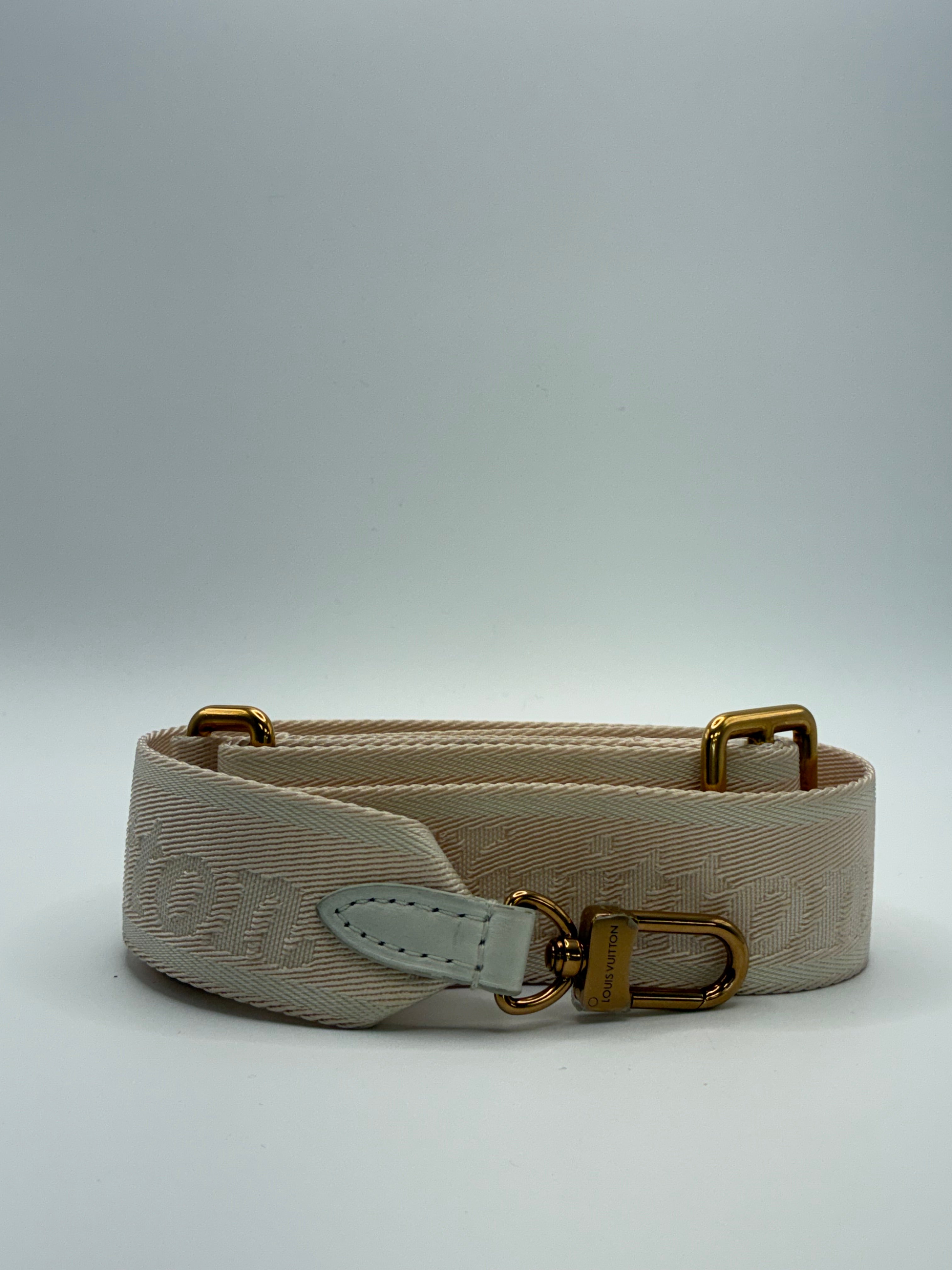 Louis Vuitton Calfskin New Wave Multi Pochette in white quilted leather