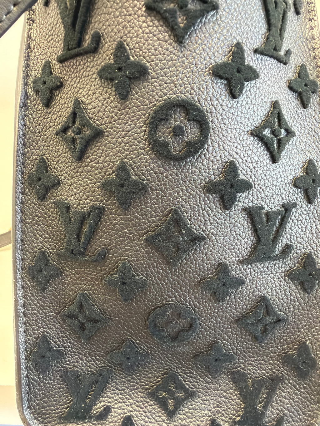 Louis Vuitton On My Side MM Noir - Limited Edition