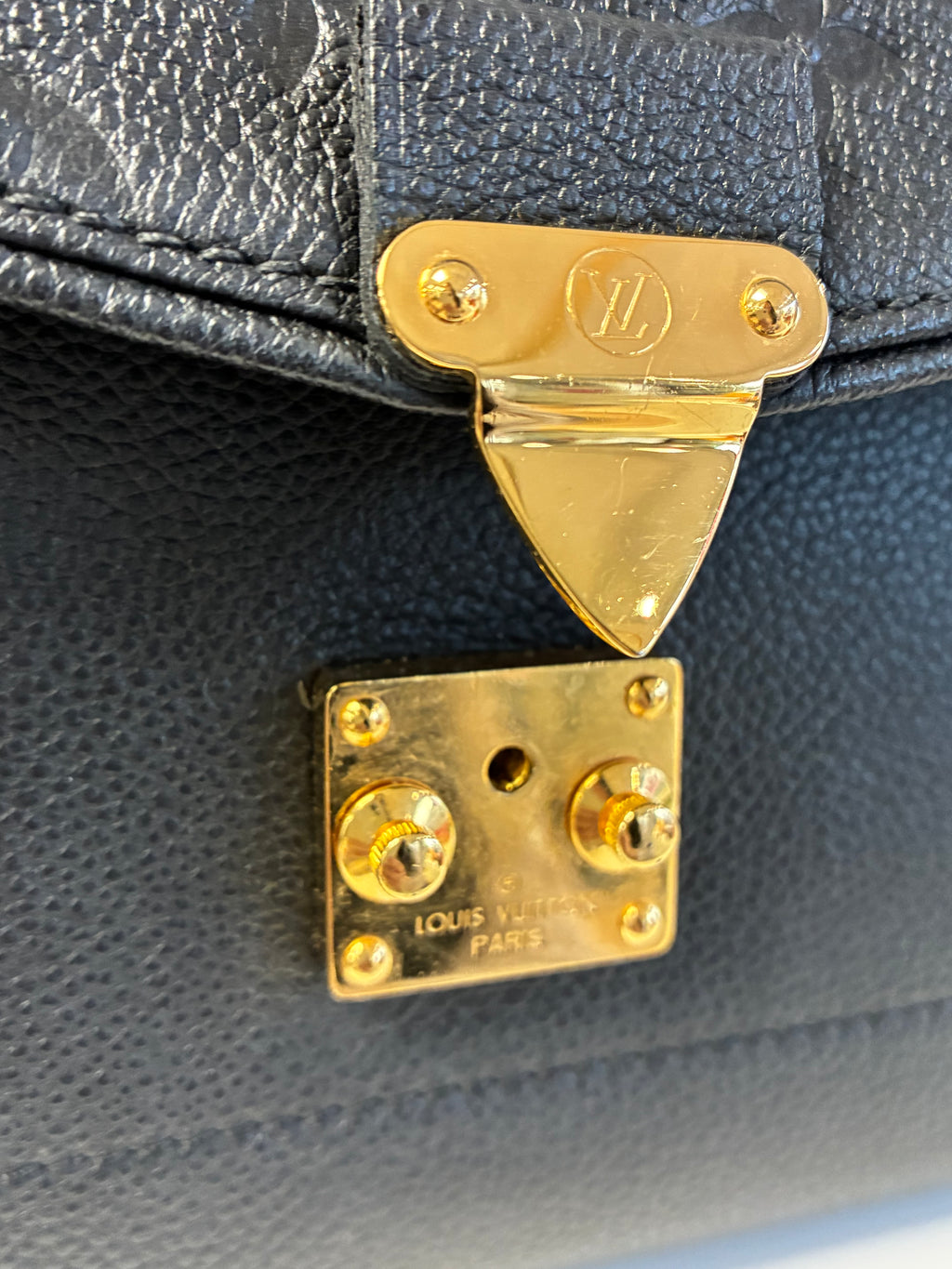 Louis Vuitton: Saint
Germain MM