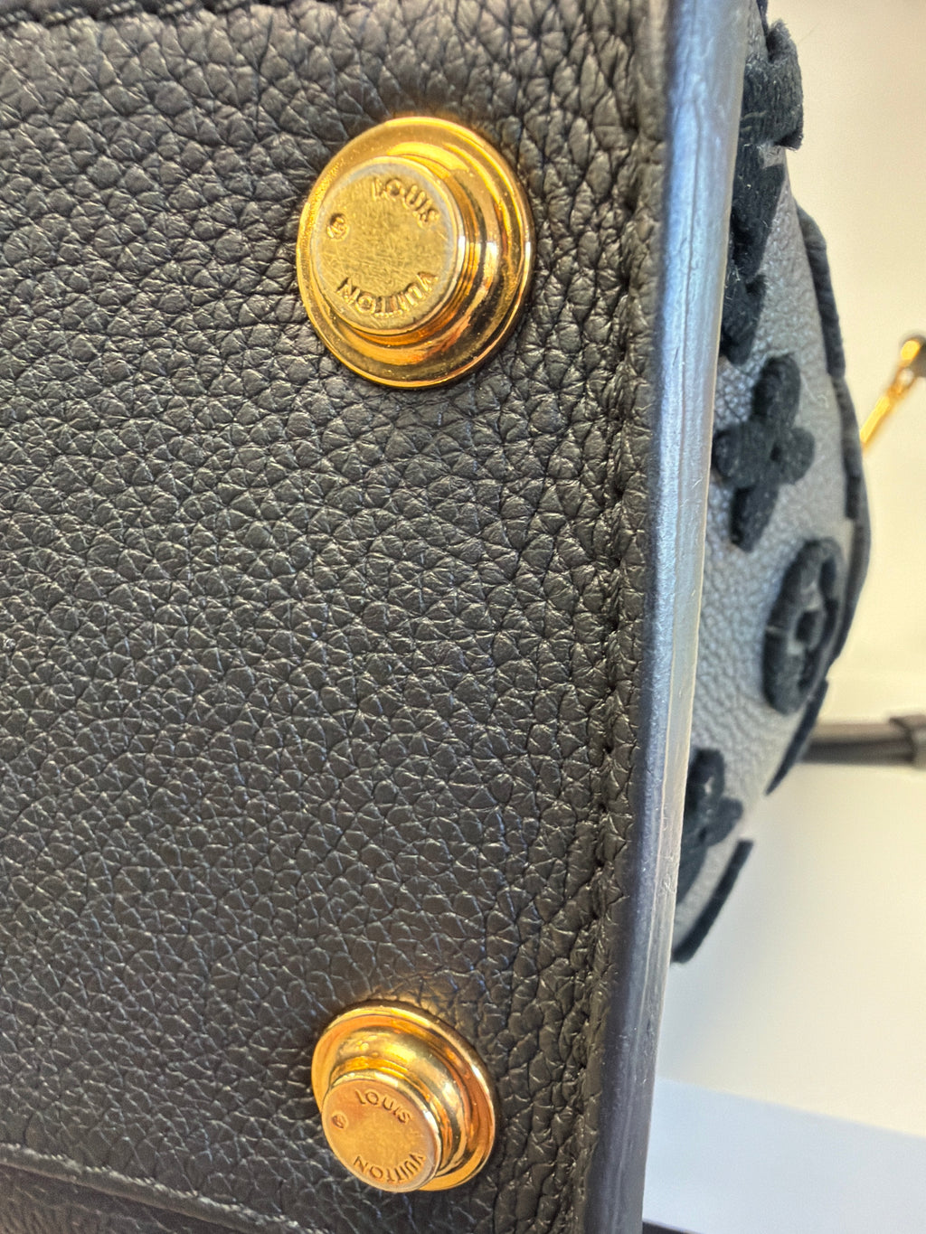 Louis Vuitton On My Side MM Noir - Limited Edition