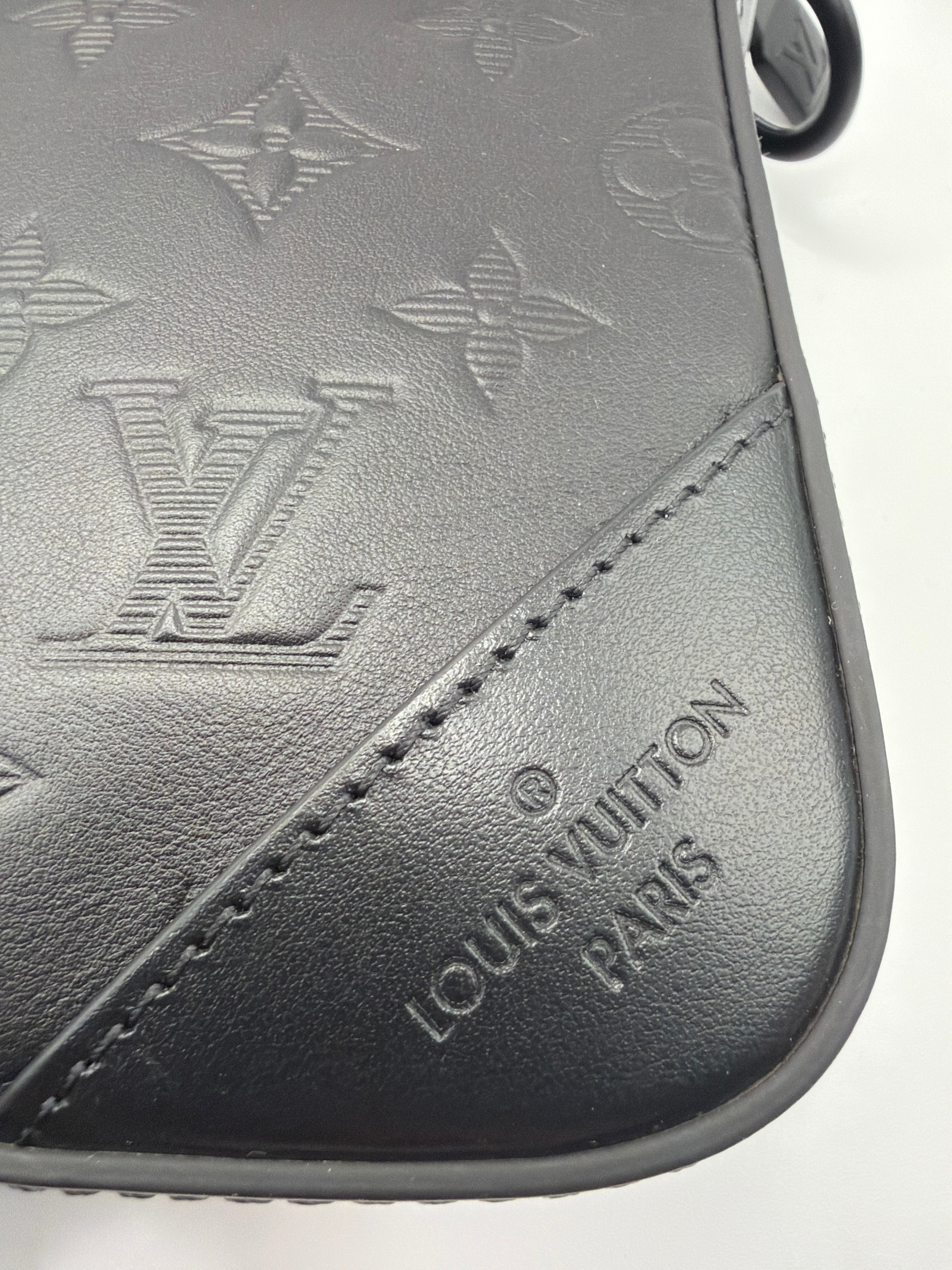 LOUIS VUITTON:
DUO MESSENGER
BAG