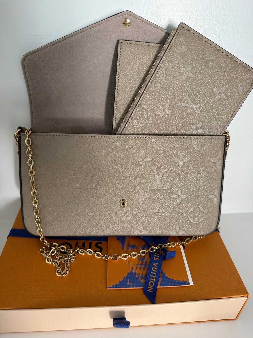 LV Pochette Felicie
Tourellete Monogram
Empreinte Bag