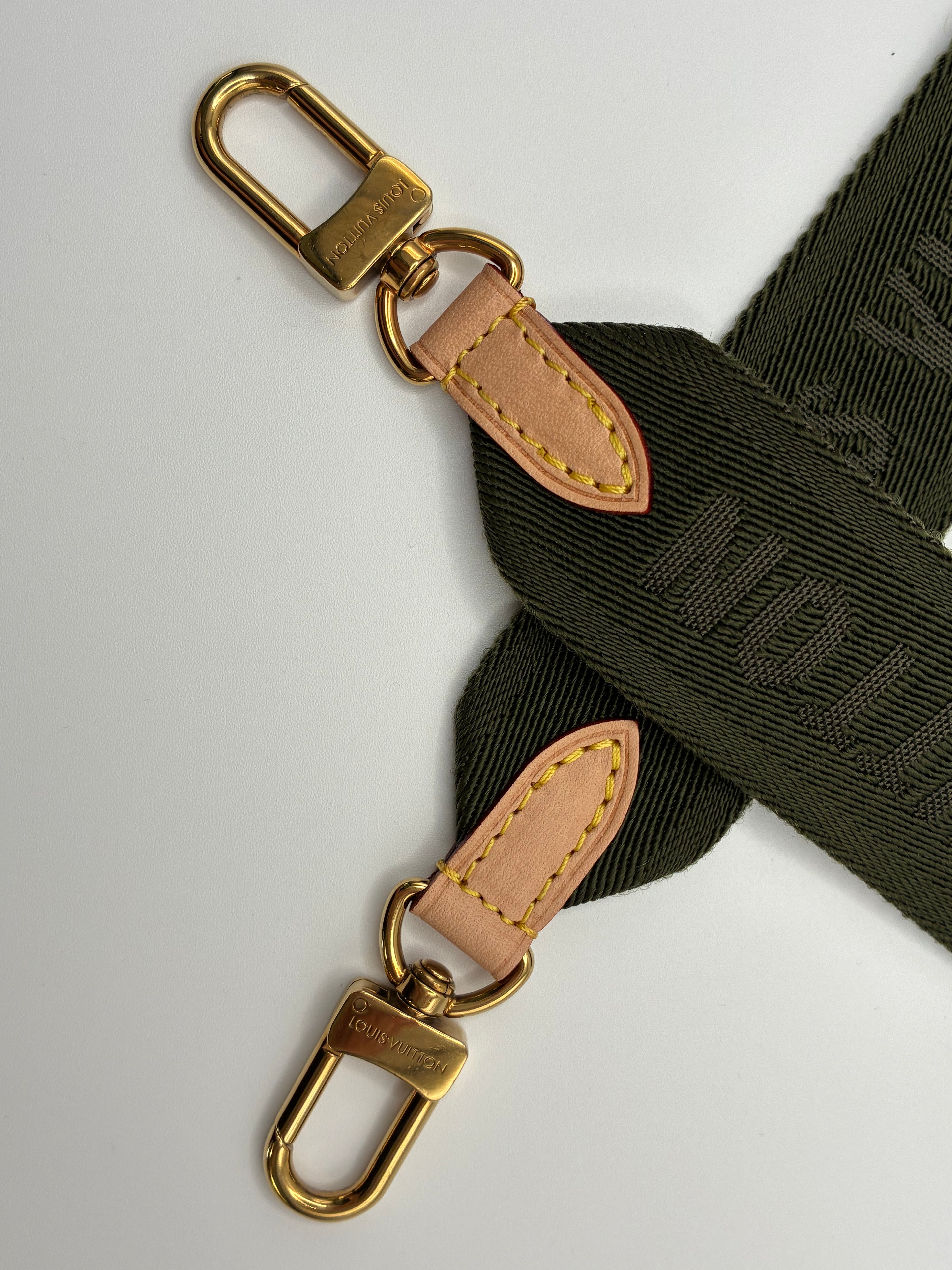 Louis Vuitton - Like new Multi Pochette Accessories - Green Strap