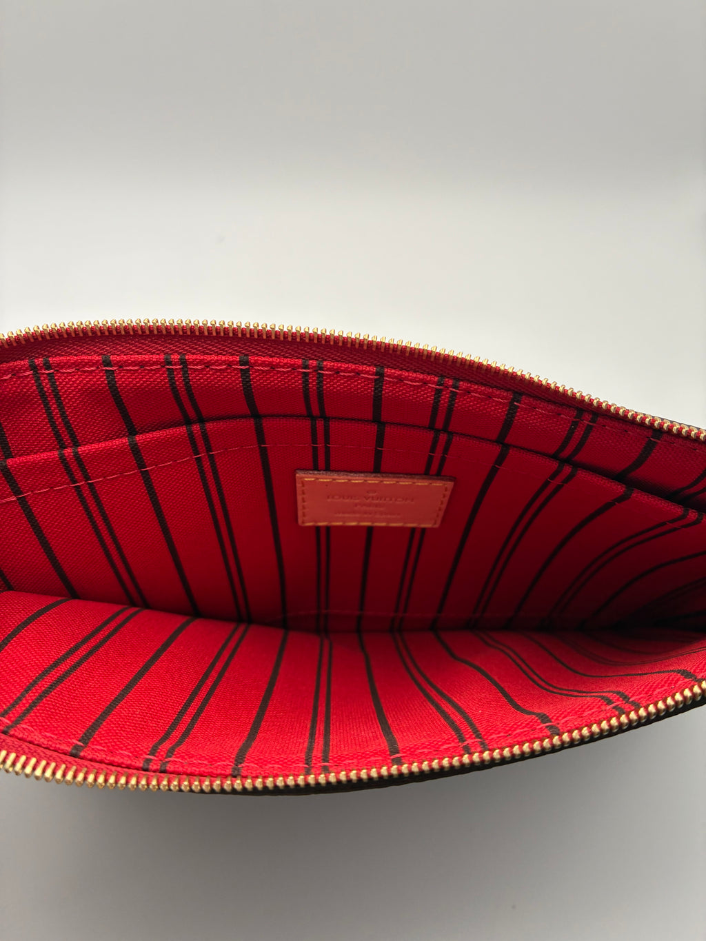 Louis Vuitton Neverfull Pochette - Red Interior