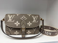 Louis Vuitton Diane Tourterelle/ Crème Monogram