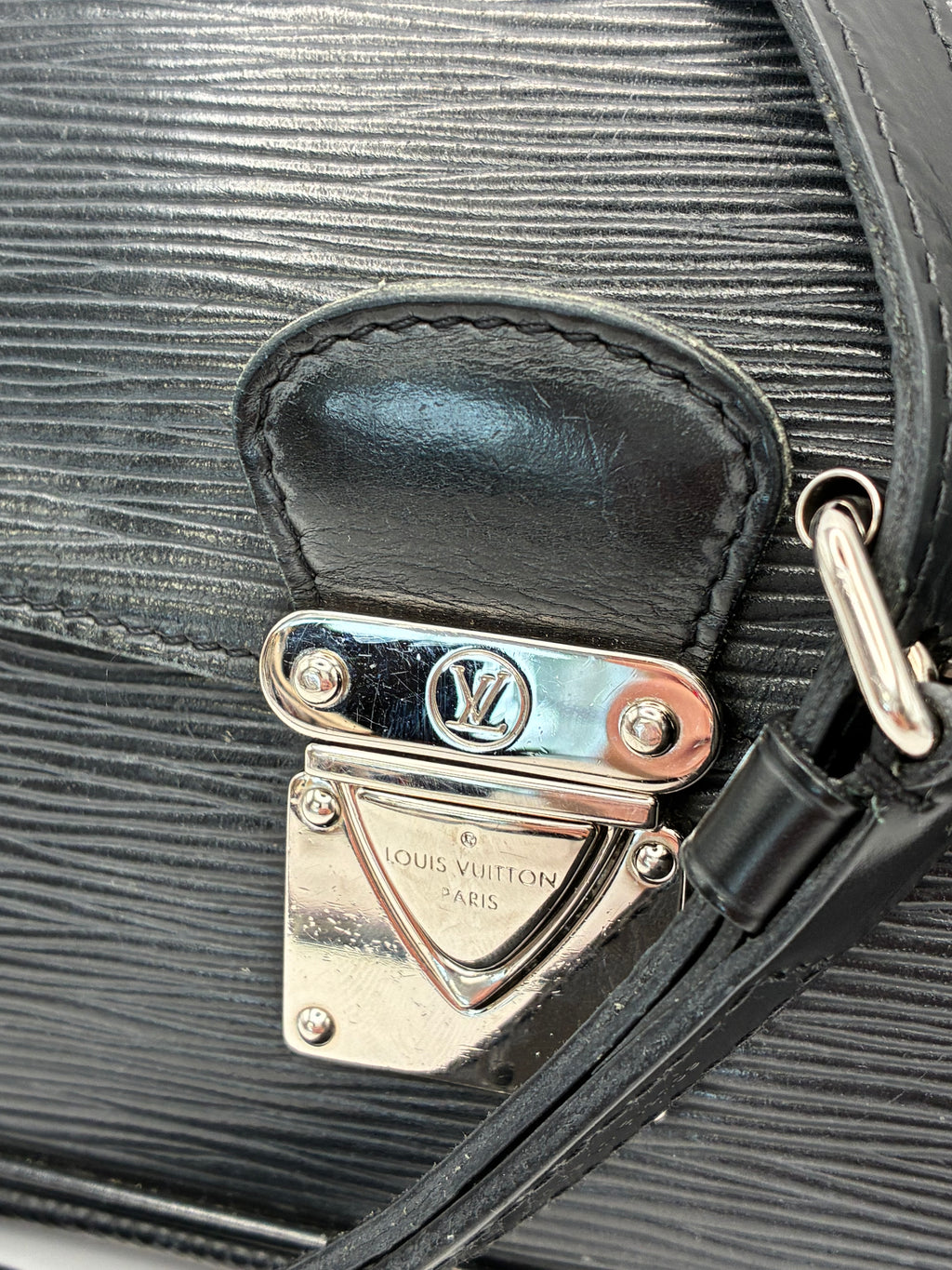 Louis Vuitton Epi Segur Pochette