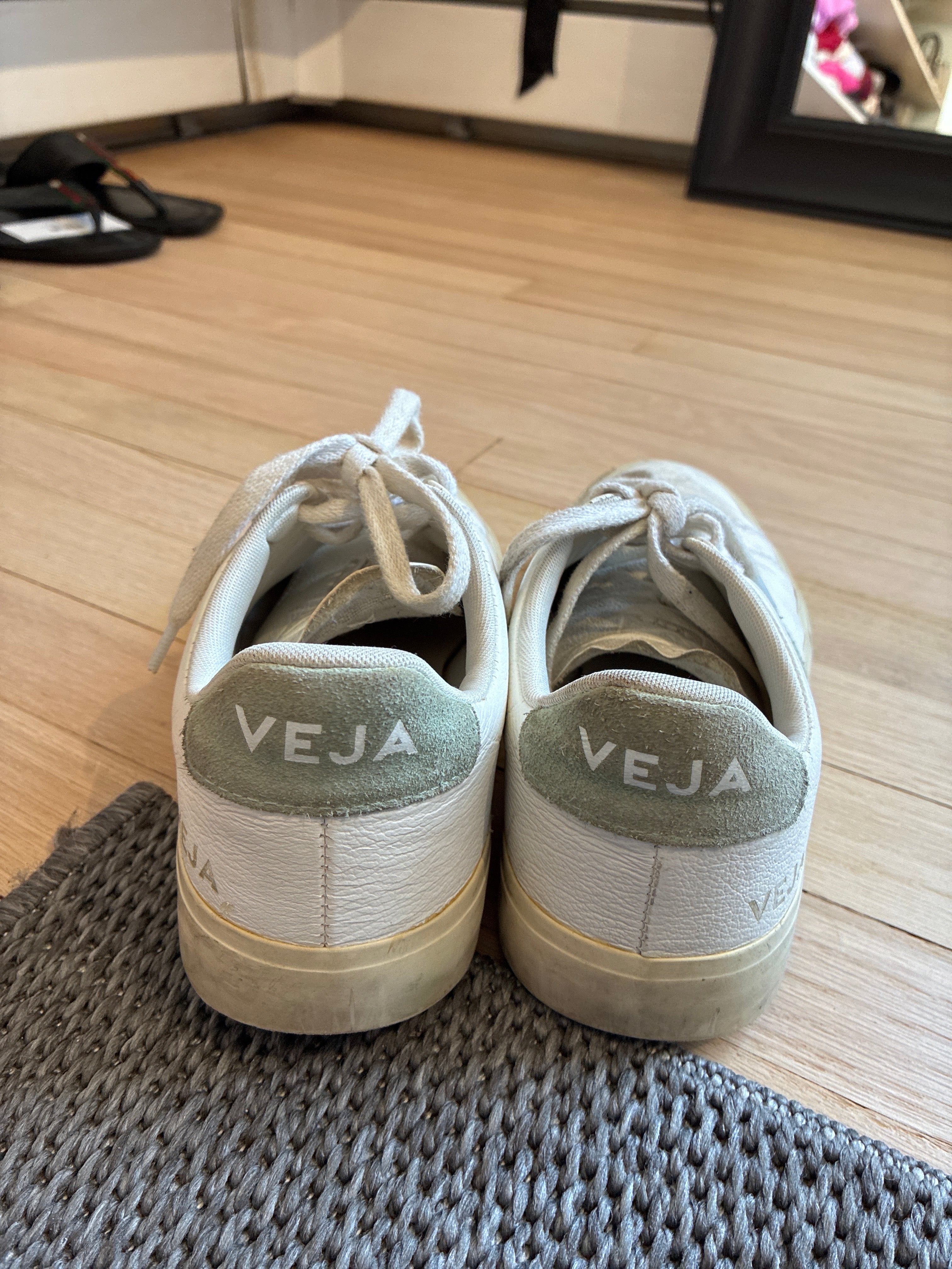 Veja Sneakers - White Matcha