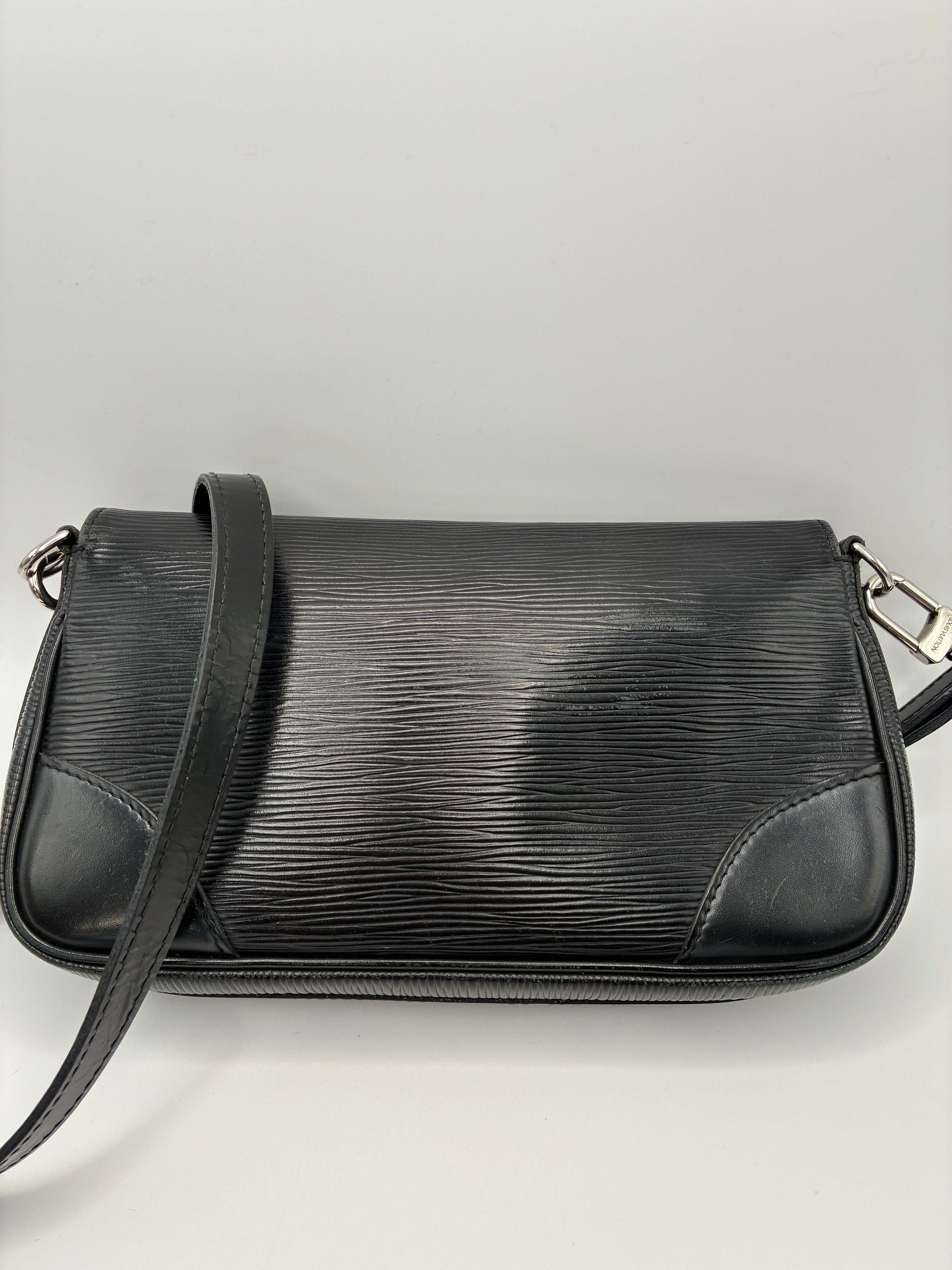 Louis Vuitton Epi Segur Pochette