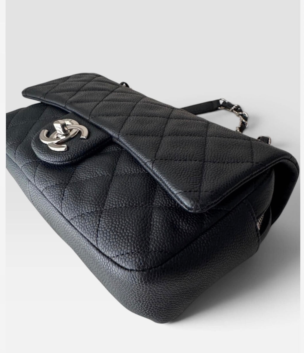 Chanel Caviar Quilted Medium Easy Flap Black (pre-order)
