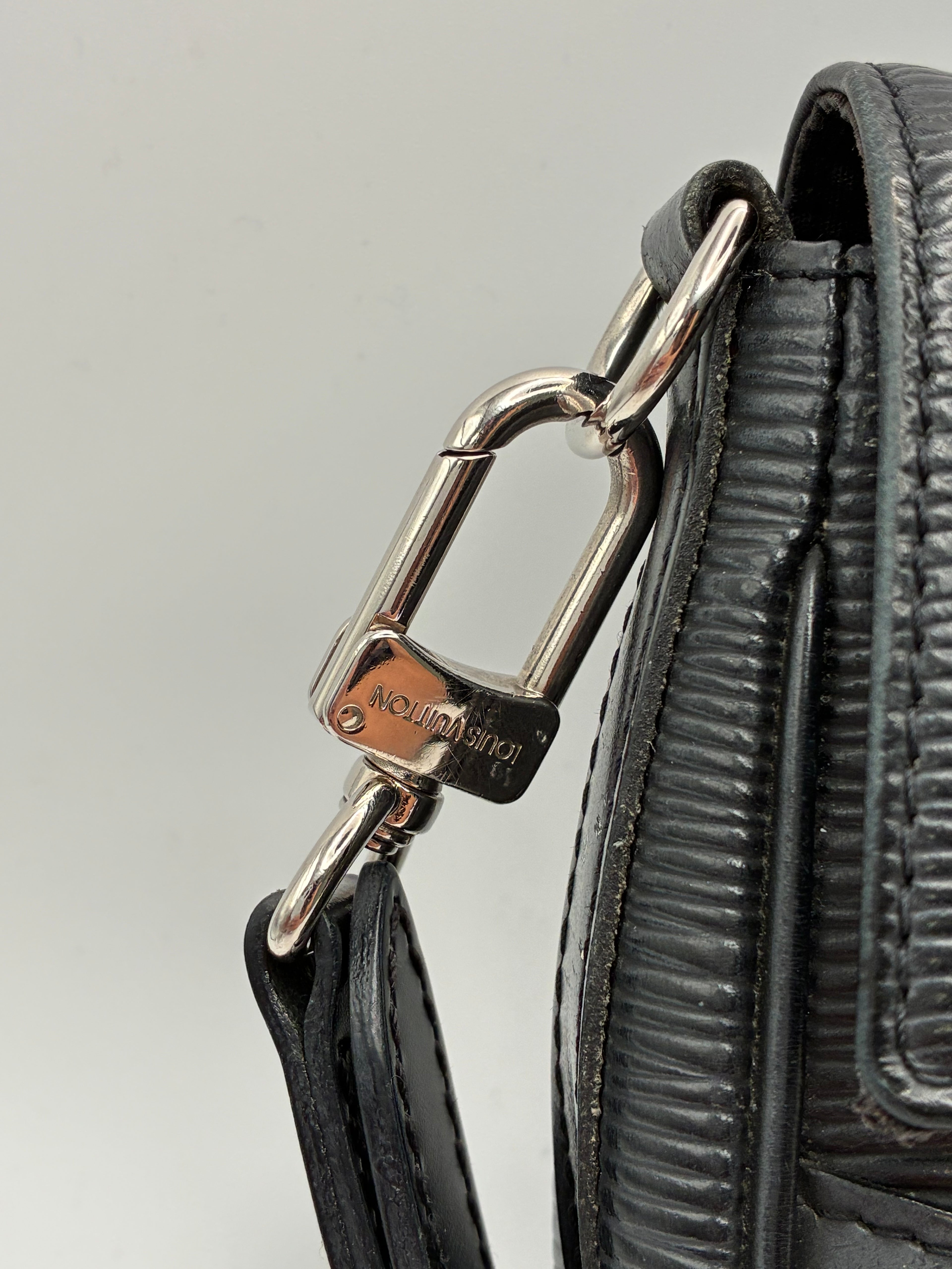 Louis Vuitton Epi Segur Pochette