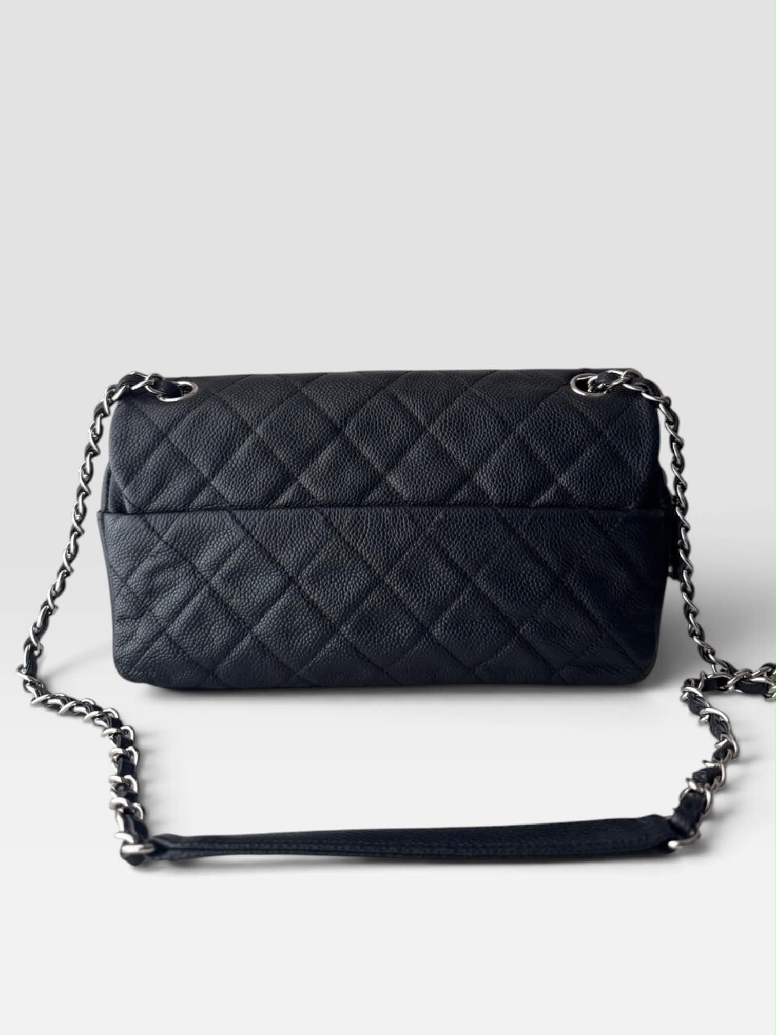 Chanel Caviar Quilted Medium Easy Flap Black (pre-order)