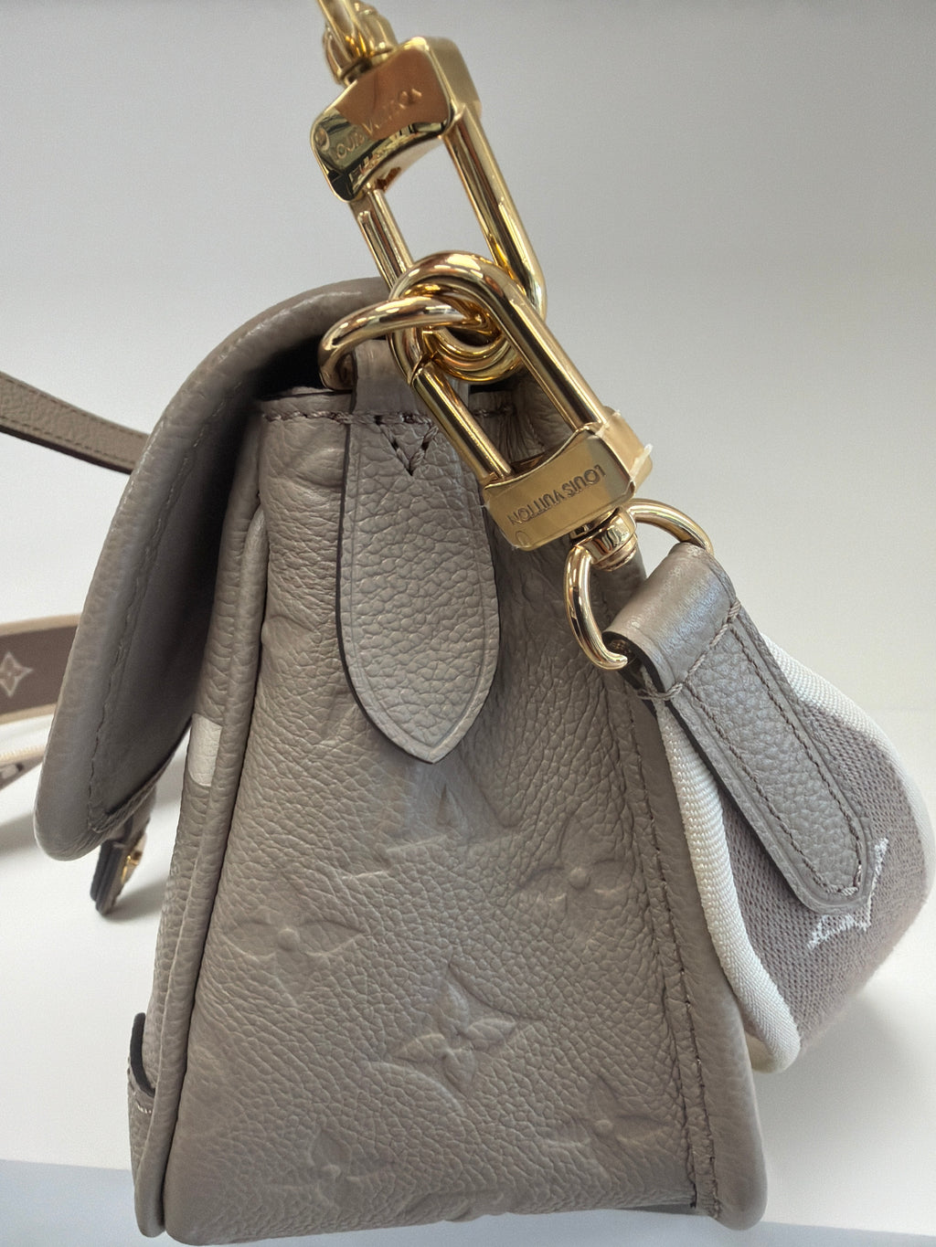 Louis Vuitton Diane Tourterelle/ Crème Monogram