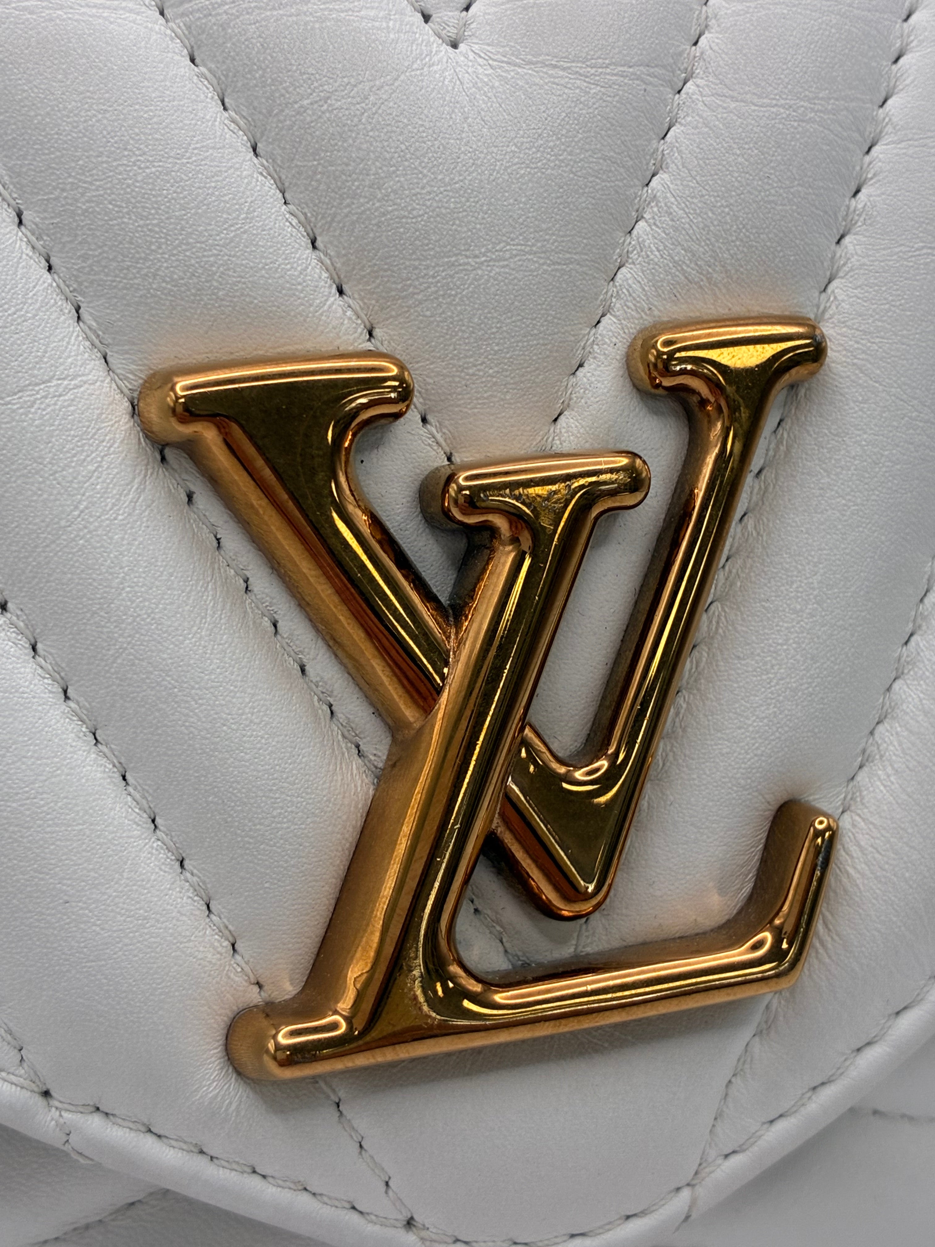 Louis Vuitton Calfskin New Wave Multi Pochette in white quilted leather