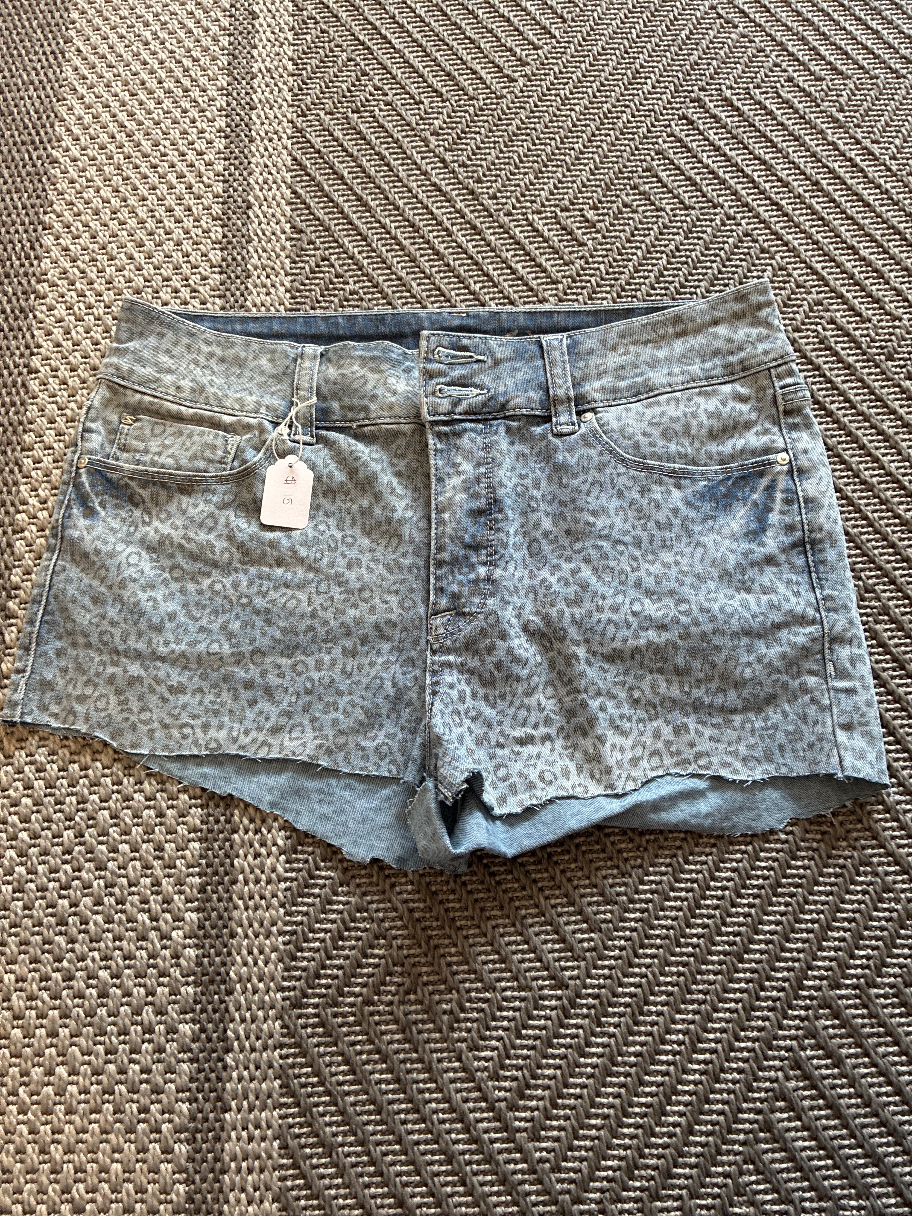 Shorts - Seven7