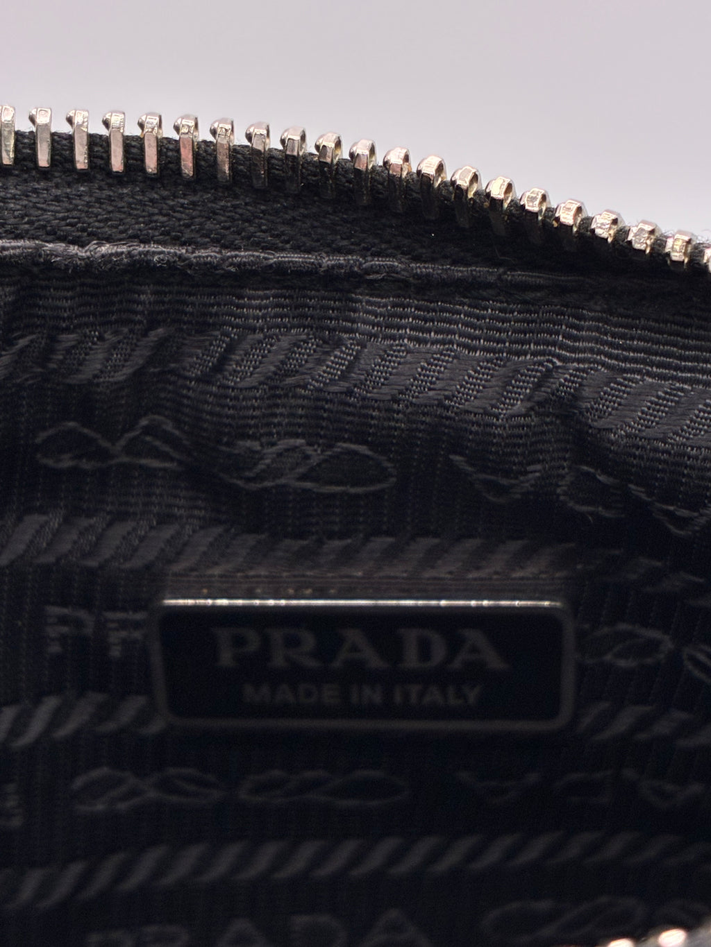 Prada Re-Edition 2005 Black - Like New