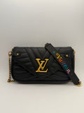 Louis Vuitton NEW WAVE CHAIN POCHETTE BLACK