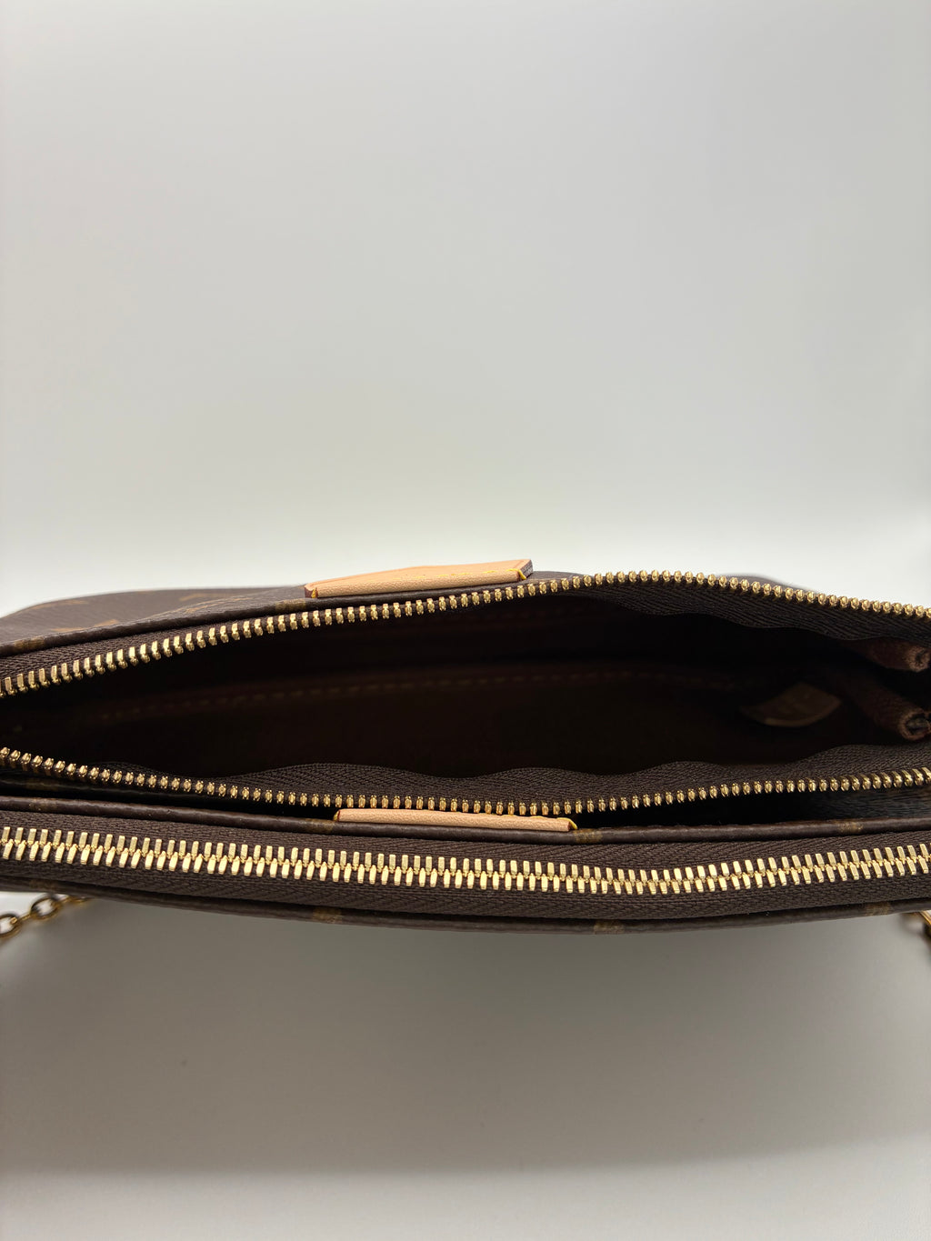 Louis Vuitton - Like new Multi Pochette Accessories - Green Strap