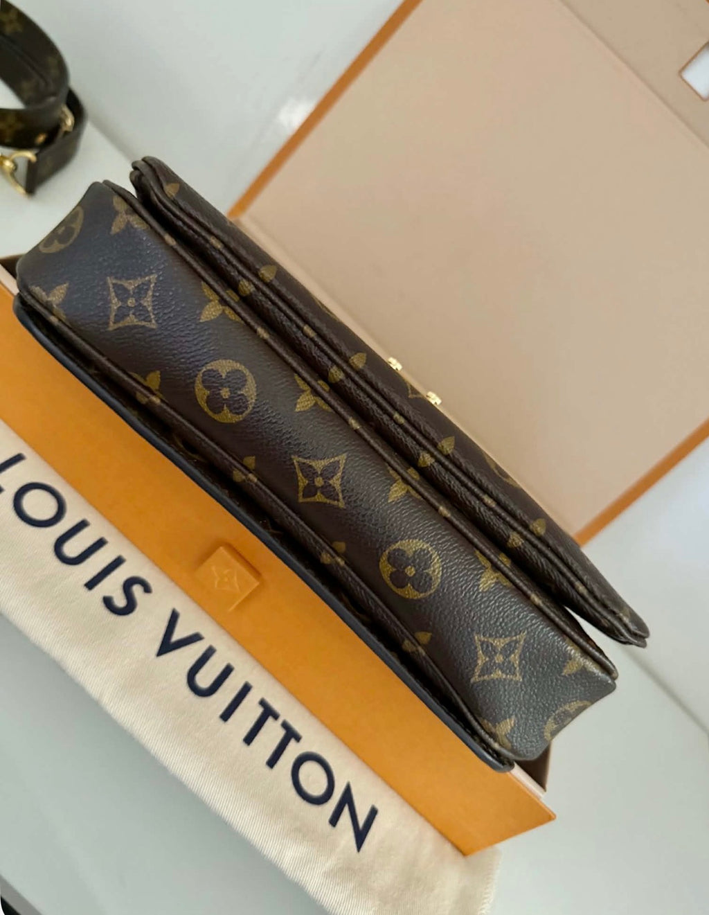 Louis Vuitton Pochette Metis Monogram Canvas