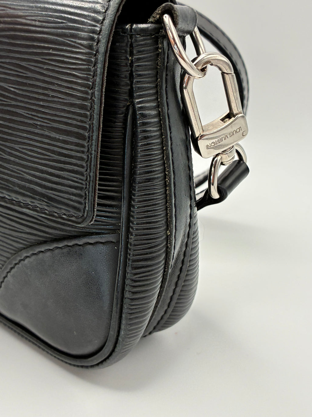 Louis Vuitton Epi Segur Pochette
