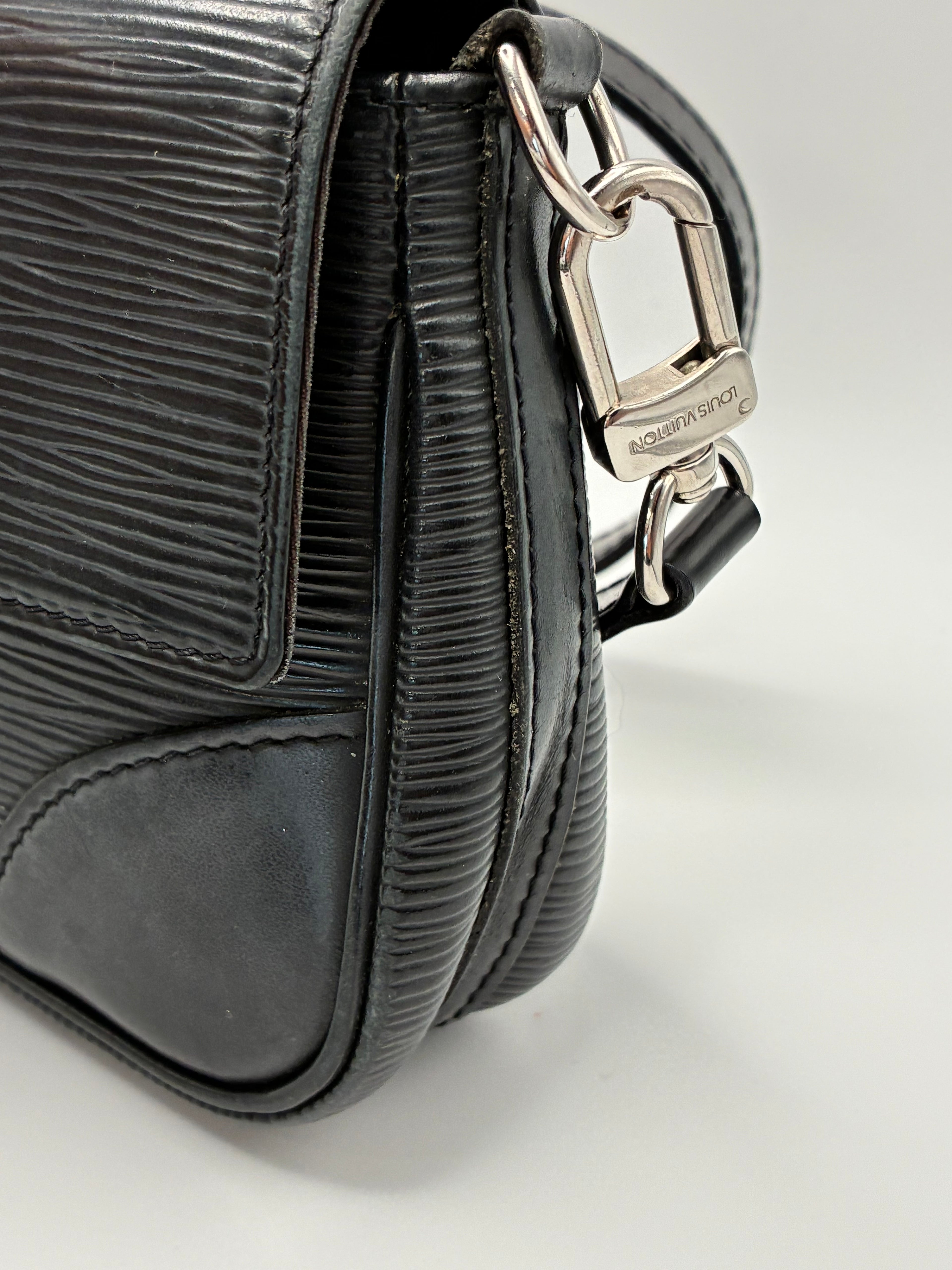 Louis Vuitton Epi Segur Pochette