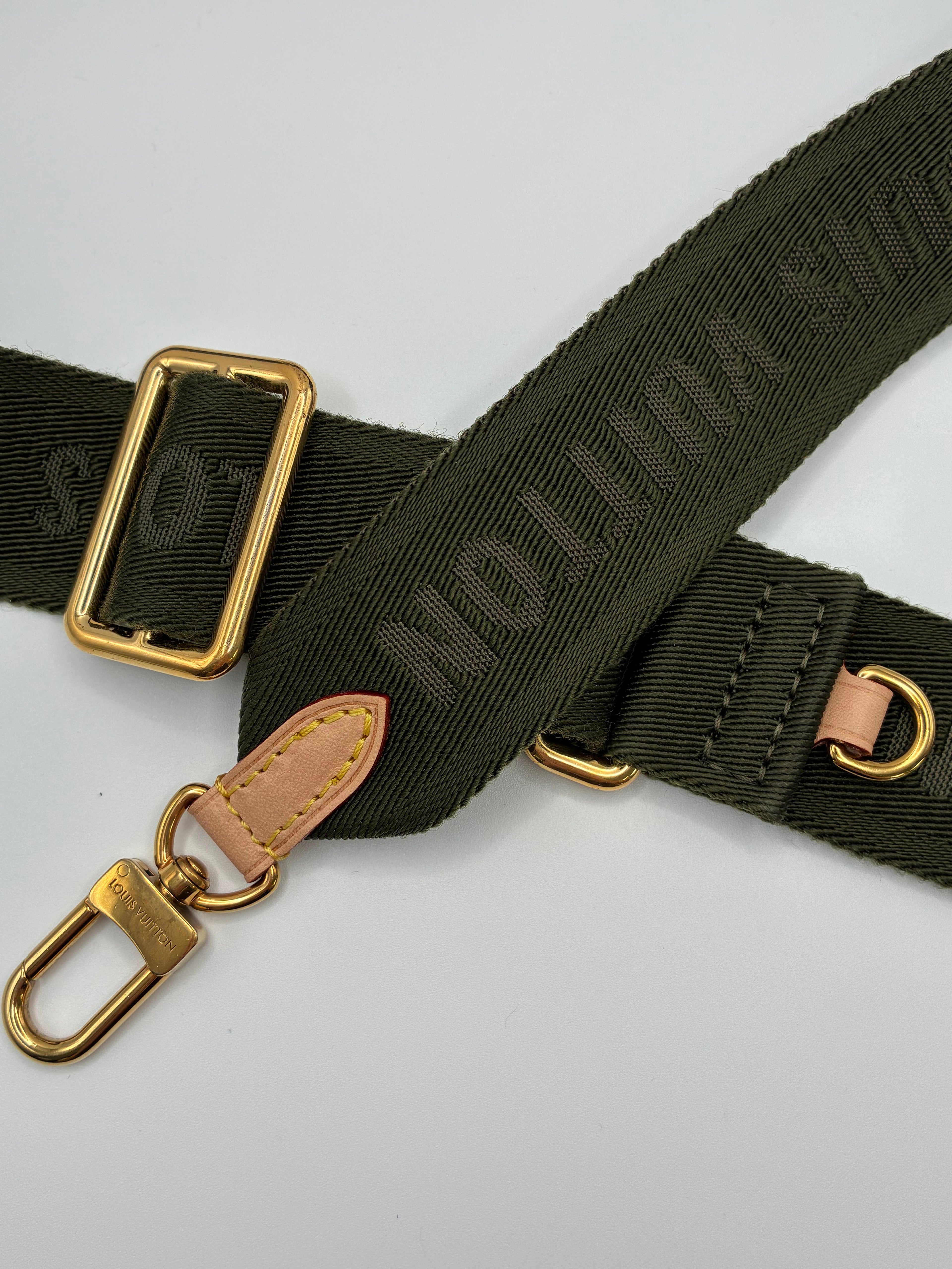 Louis Vuitton - Like new Multi Pochette Accessories - Green Strap